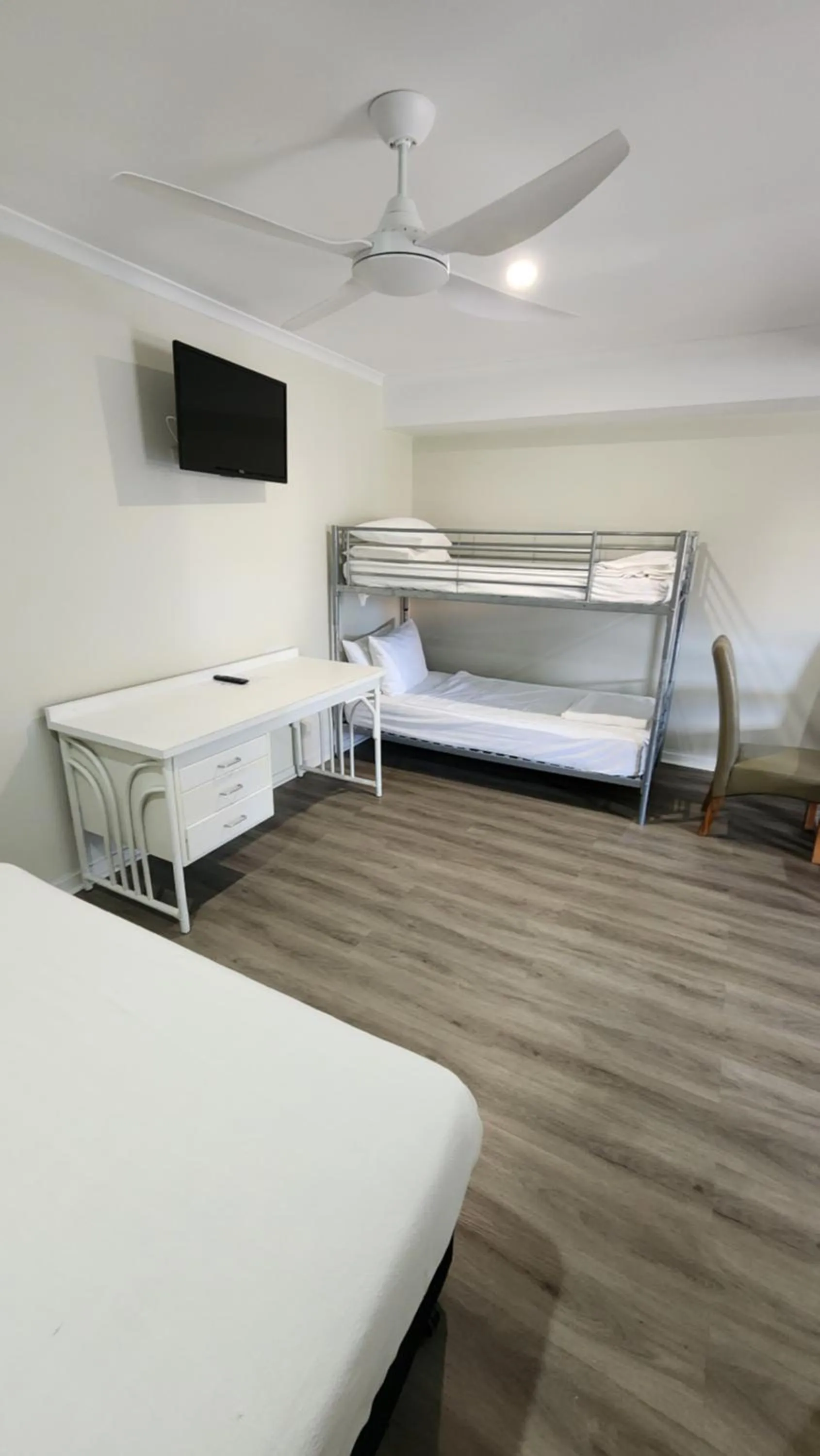 Bed in T's Resort & Motel