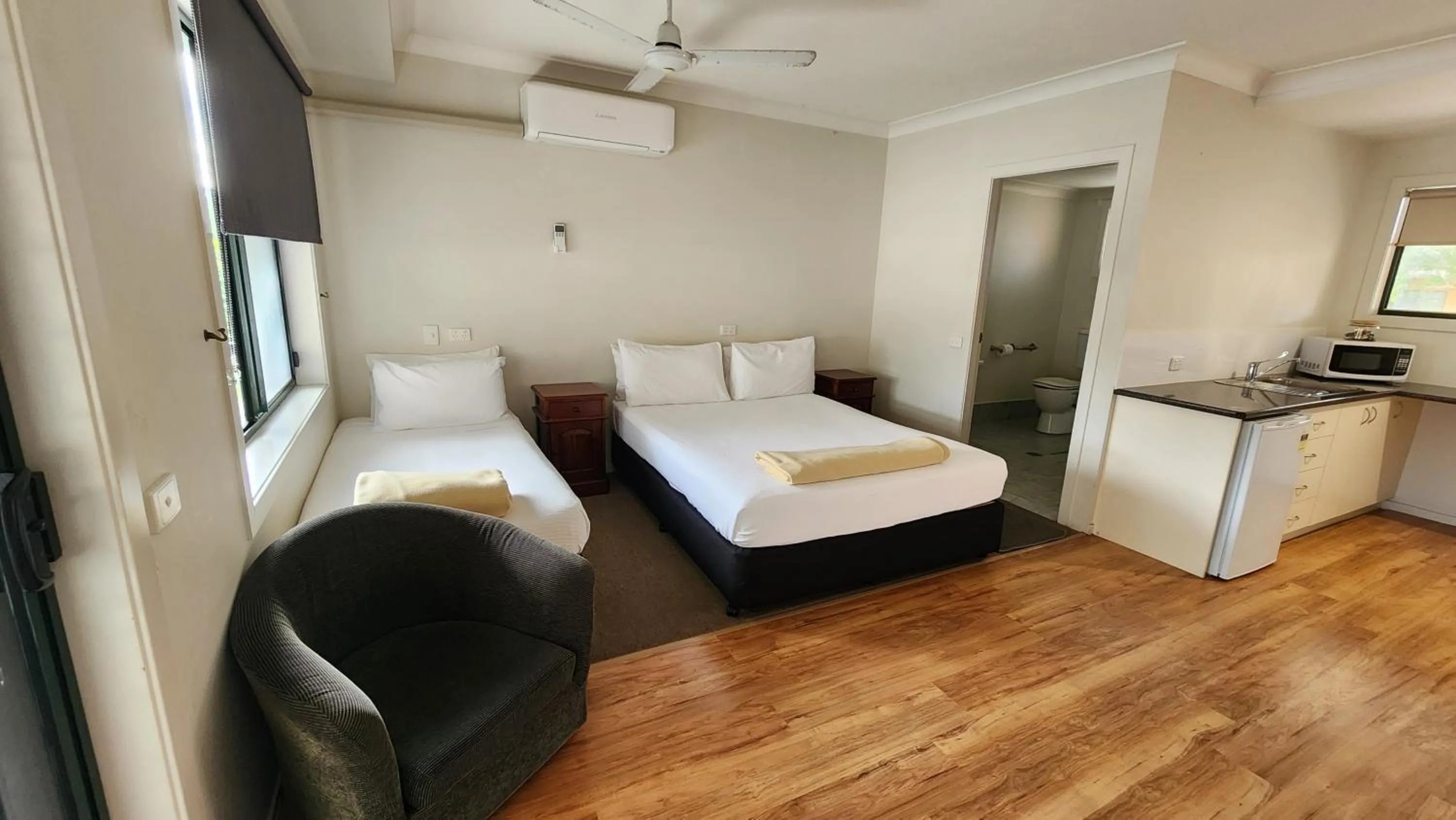 Bed in T's Resort & Motel