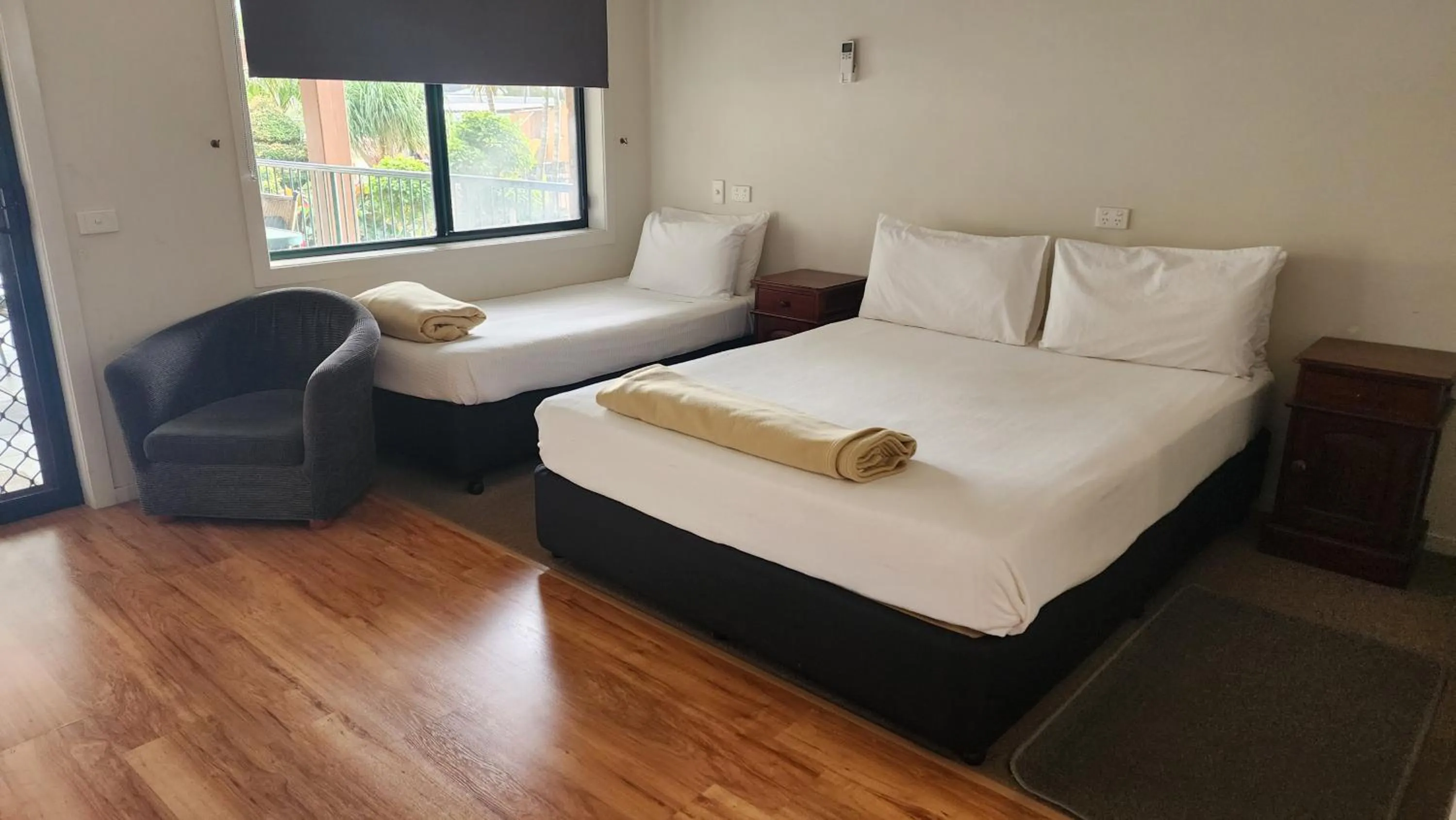 Bed in T's Resort & Motel