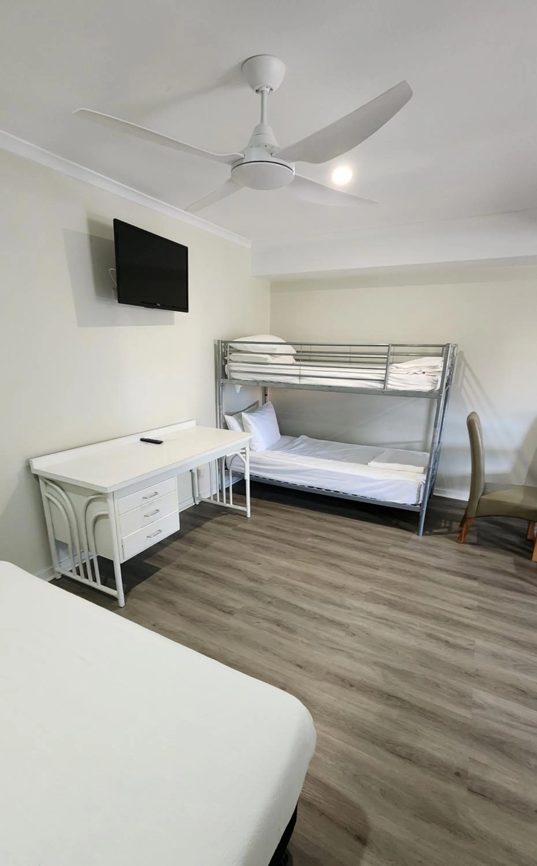 Bed in T's Resort & Motel