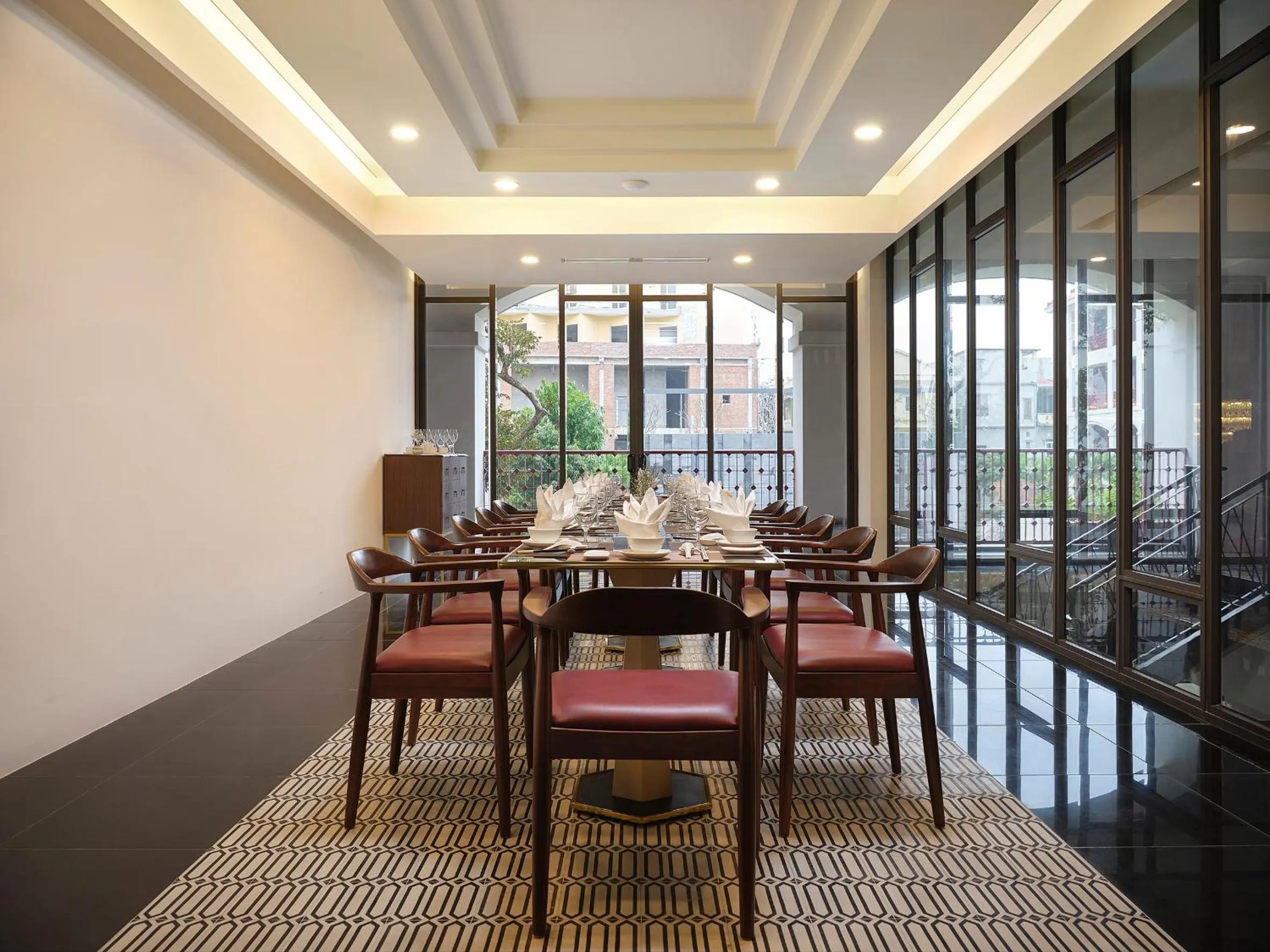 Restaurant/places to eat in Senna Hue Hotel