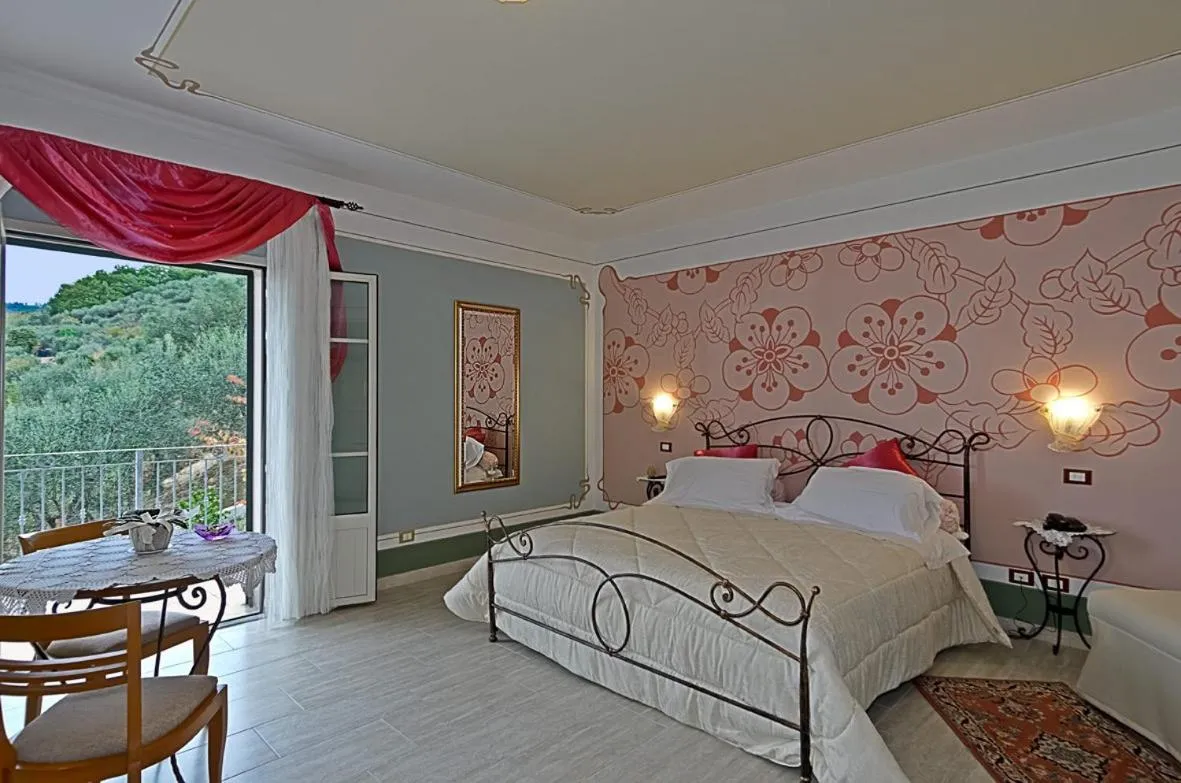 Photo of the whole room, Bed in La Chandelle