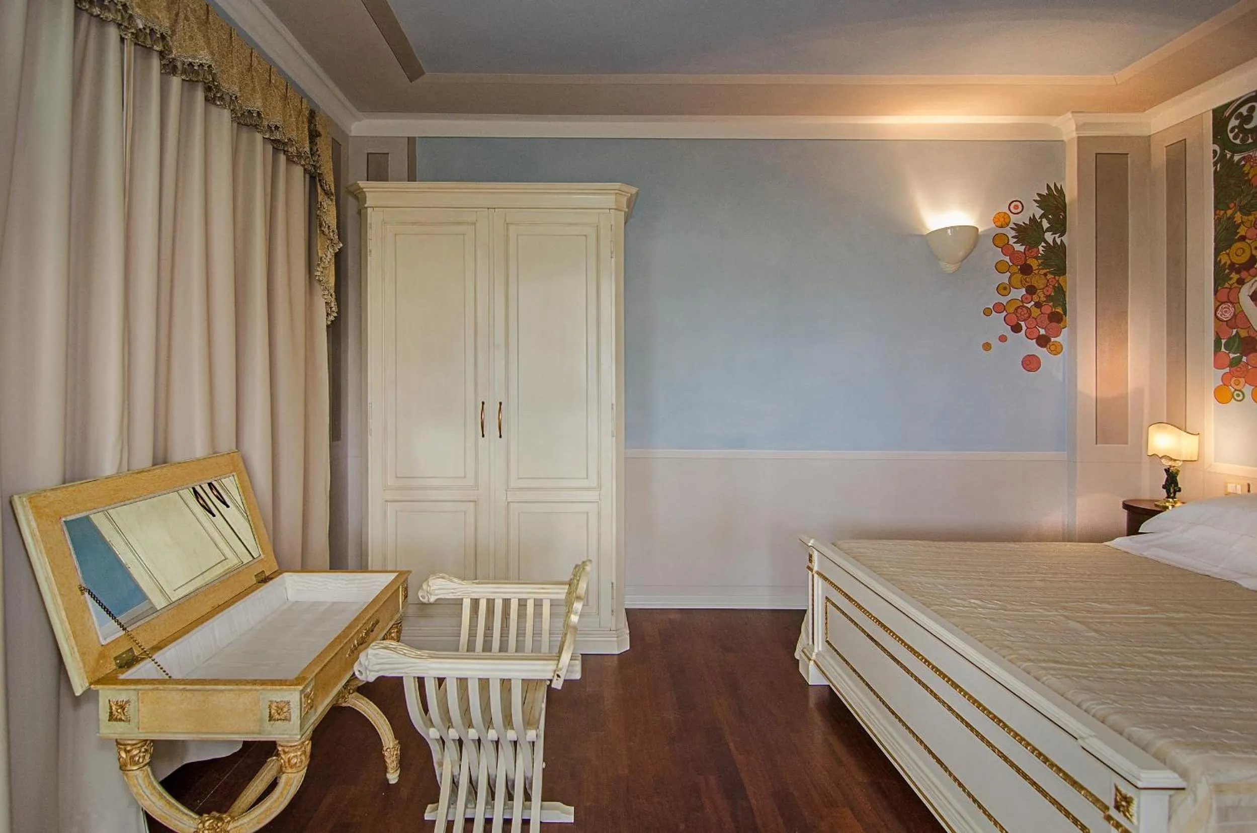 Photo of the whole room, Bed in La Chandelle