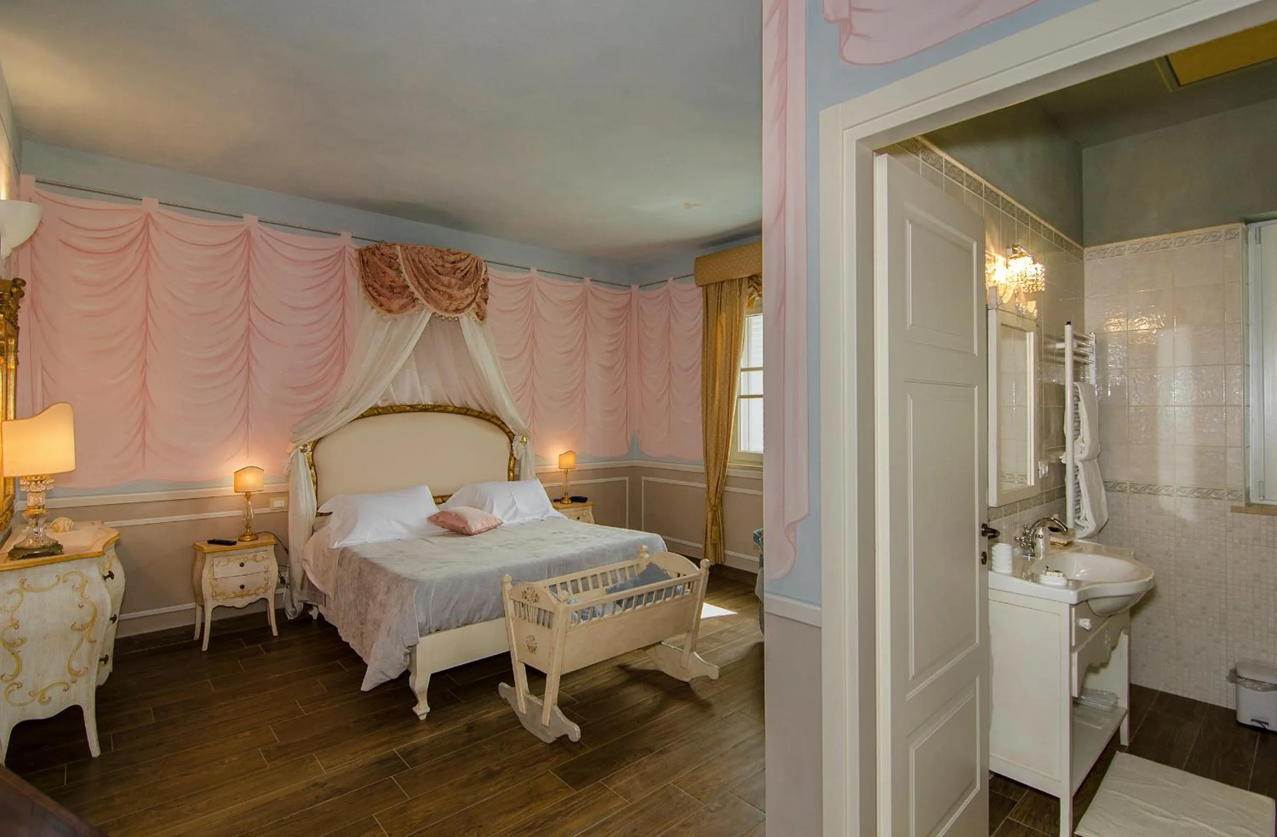 Photo of the whole room, Bed in La Chandelle