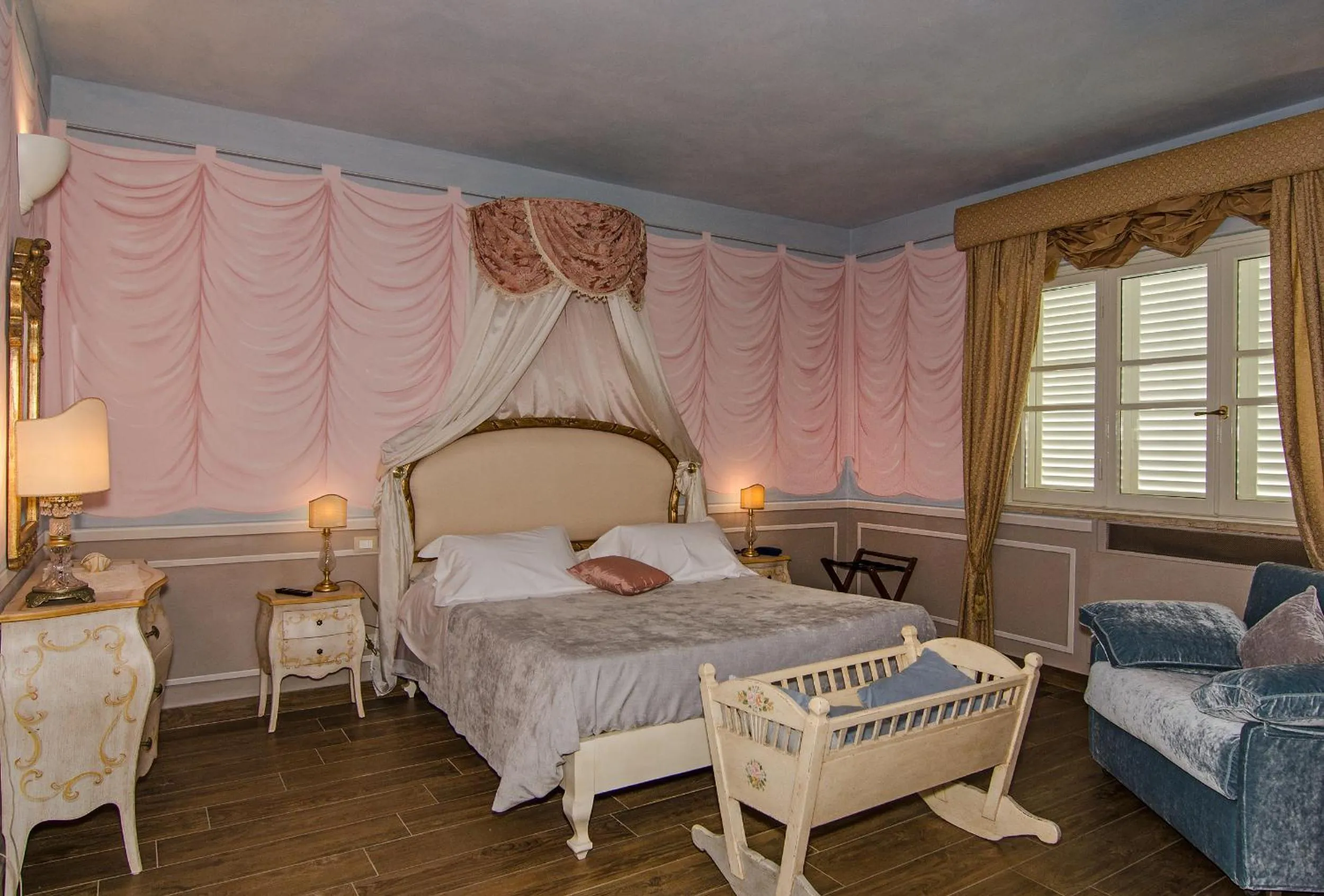 Photo of the whole room, Bed in La Chandelle