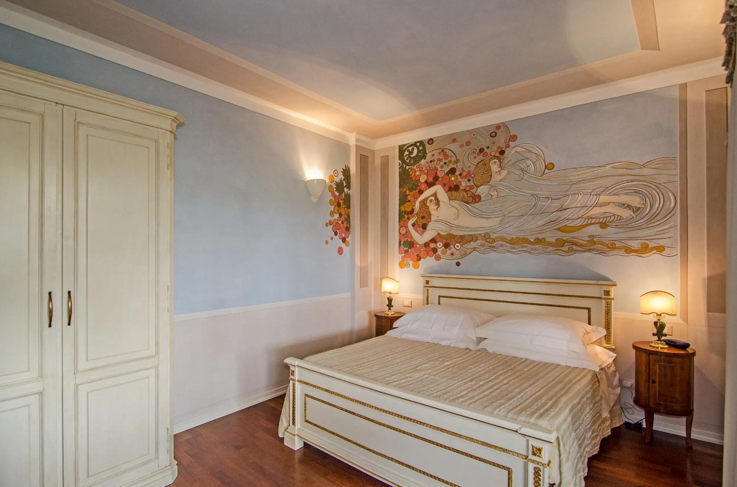 Decorative detail, Bed in La Chandelle