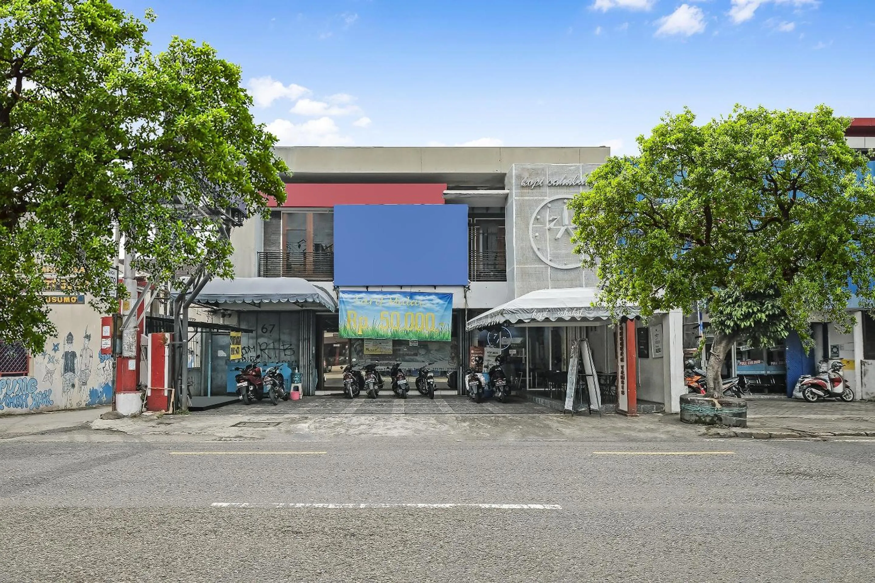 Facade/entrance in OYO 90910 Pondok Tamsis