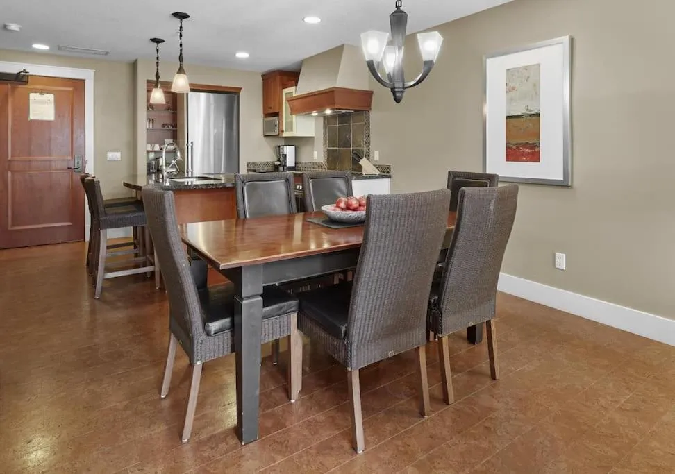 Star Suite -Luxurious condo with 3 fireplaces, and open Pool!