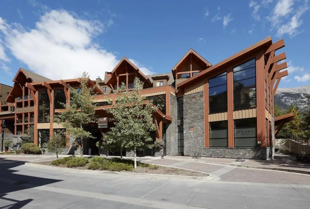 Star Suite -Luxurious condo with 3 fireplaces, and open Pool!