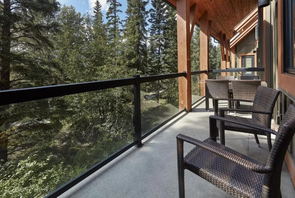 Star Suite -Luxurious condo with 3 fireplaces, and open Pool!