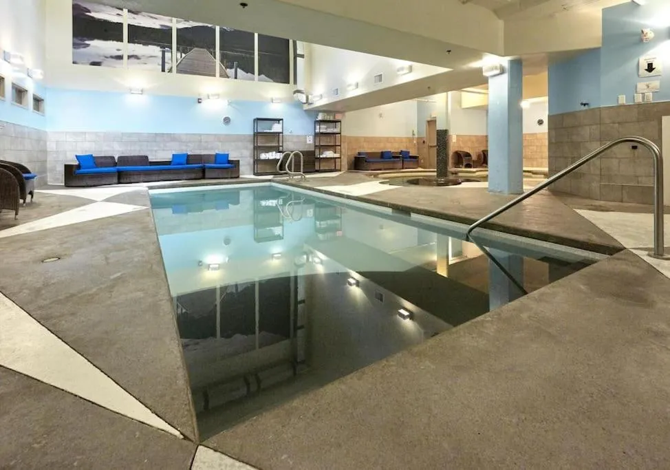 Star Suite -Luxurious condo with 3 fireplaces, and open Pool!