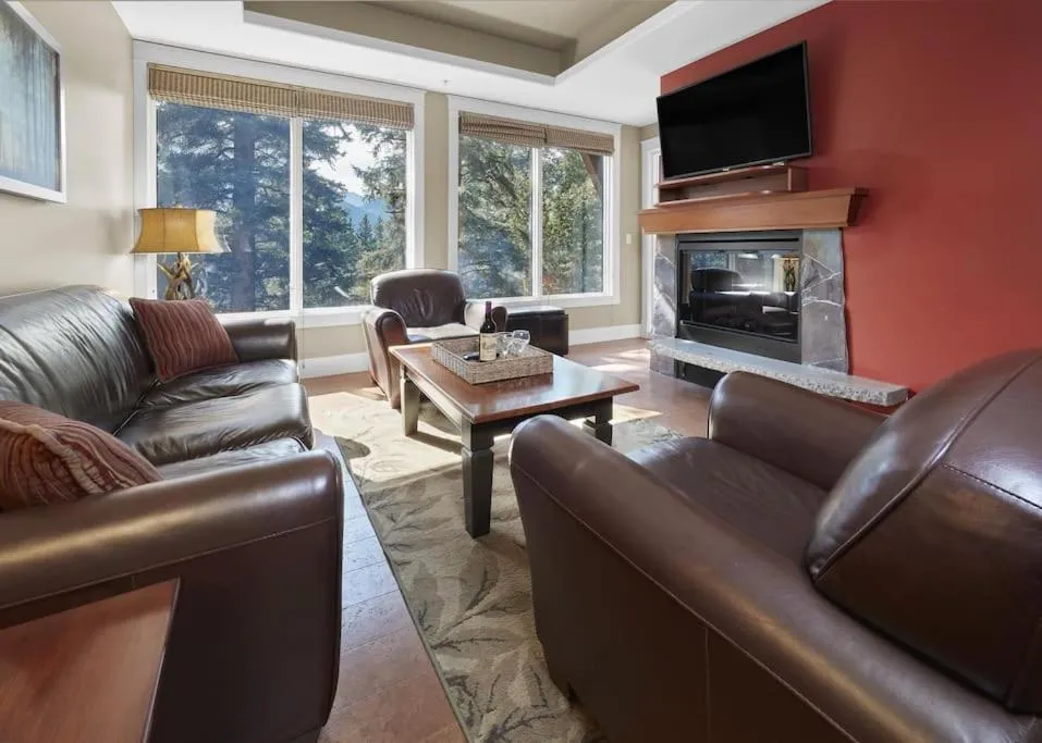 Star Suite -Luxurious condo with 3 fireplaces, and open Pool!