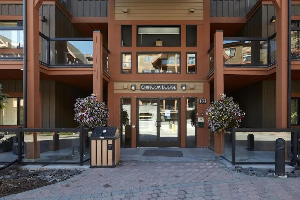 Star Suite -Luxurious condo with 3 fireplaces, and open Pool!