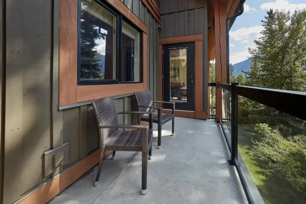 Star Suite -Luxurious condo with 3 fireplaces, and open Pool!