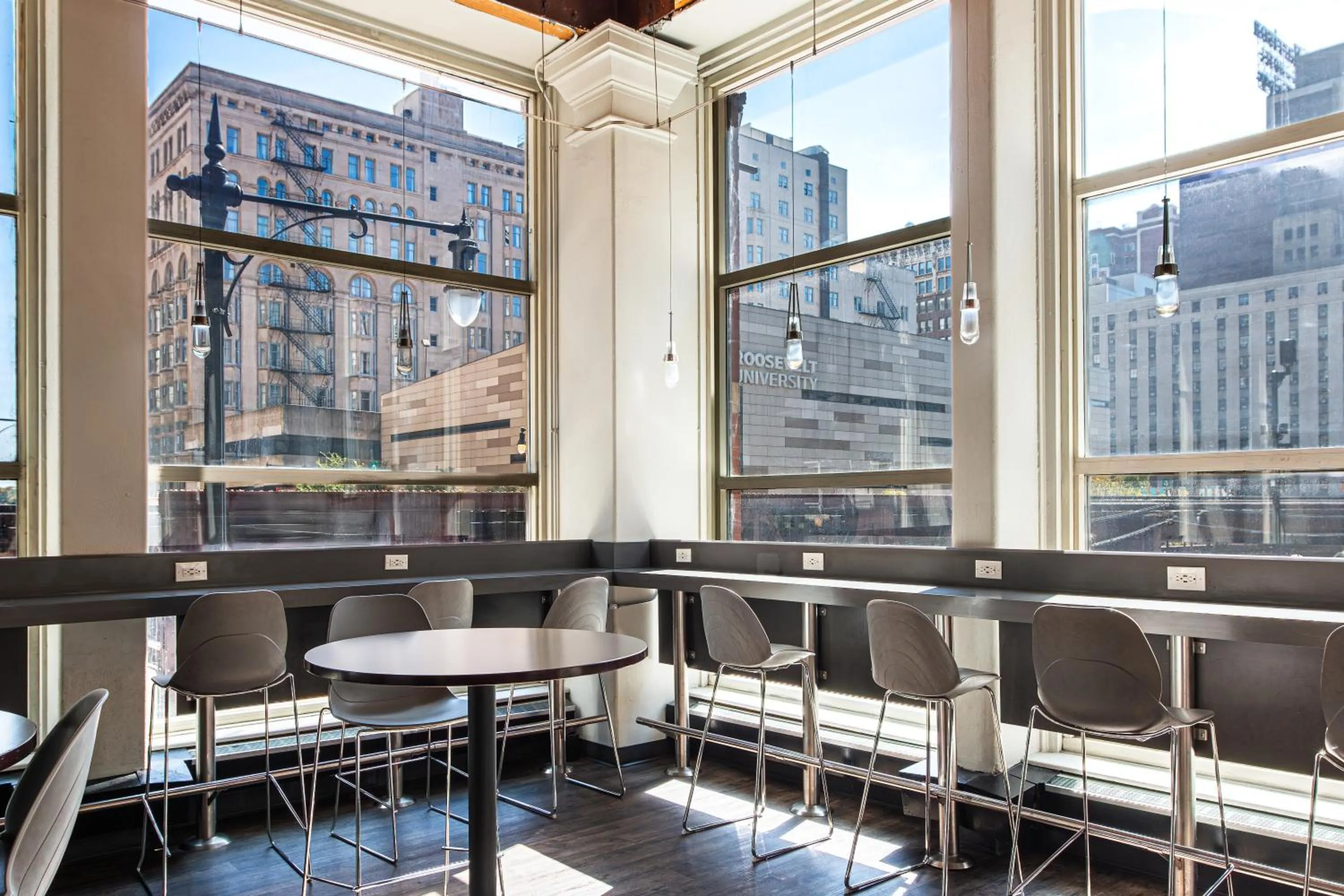 Dining area in HI Chicago Hostel