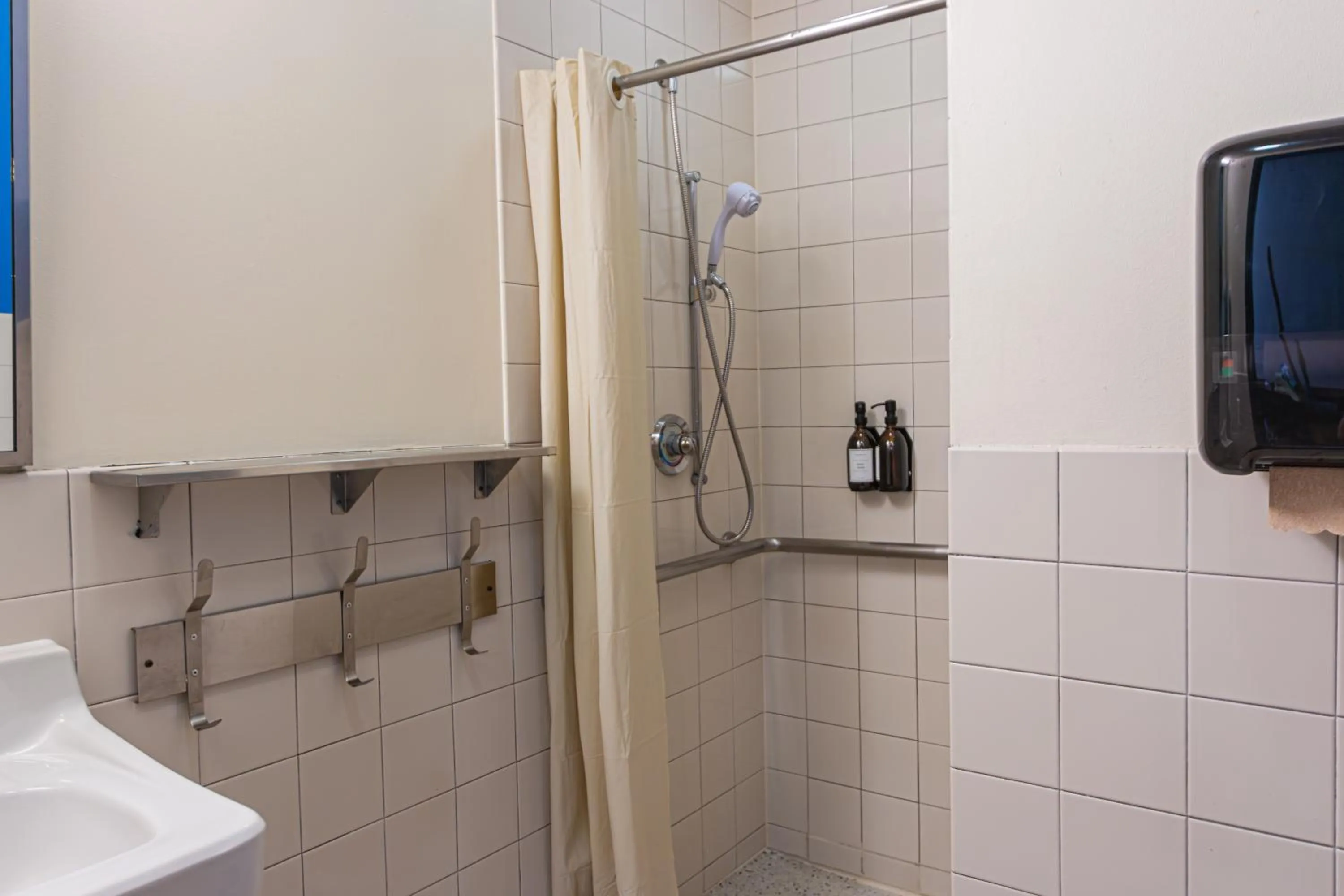 Shower in HI Chicago Hostel