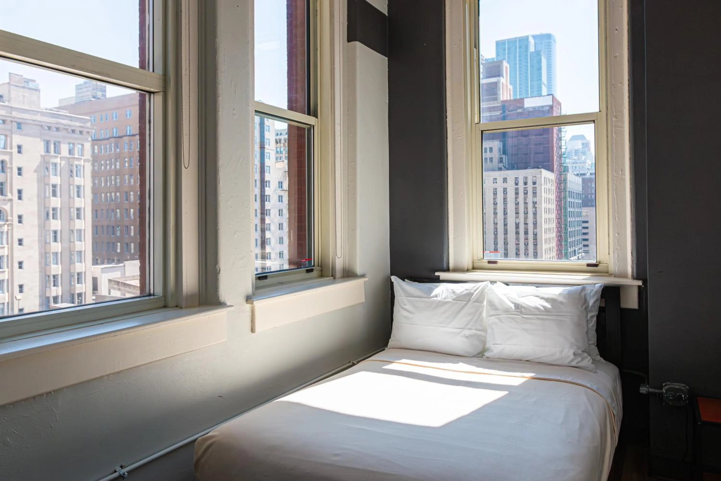 Bed in HI Chicago Hostel