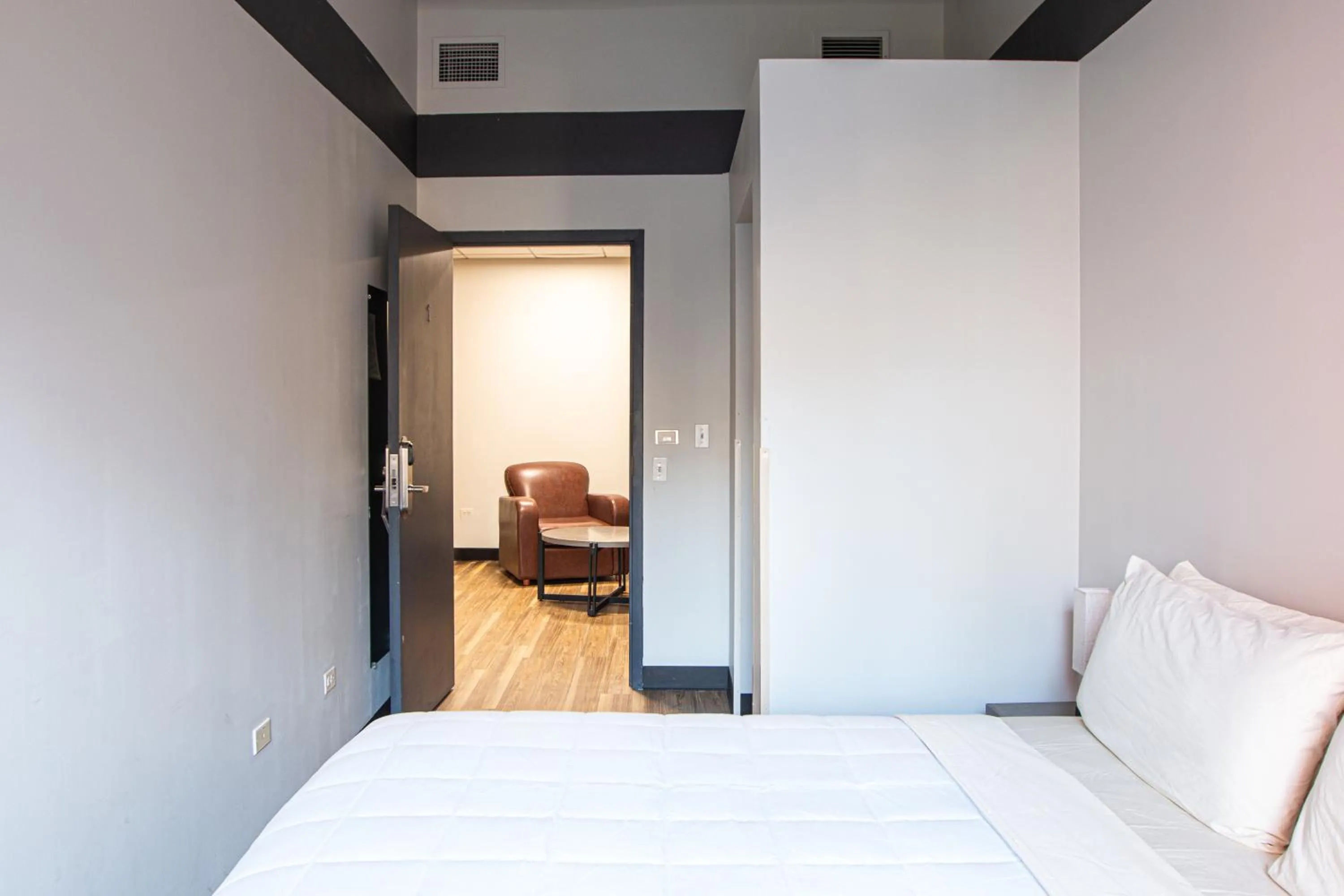 Bedroom, Bed in HI Chicago Hostel