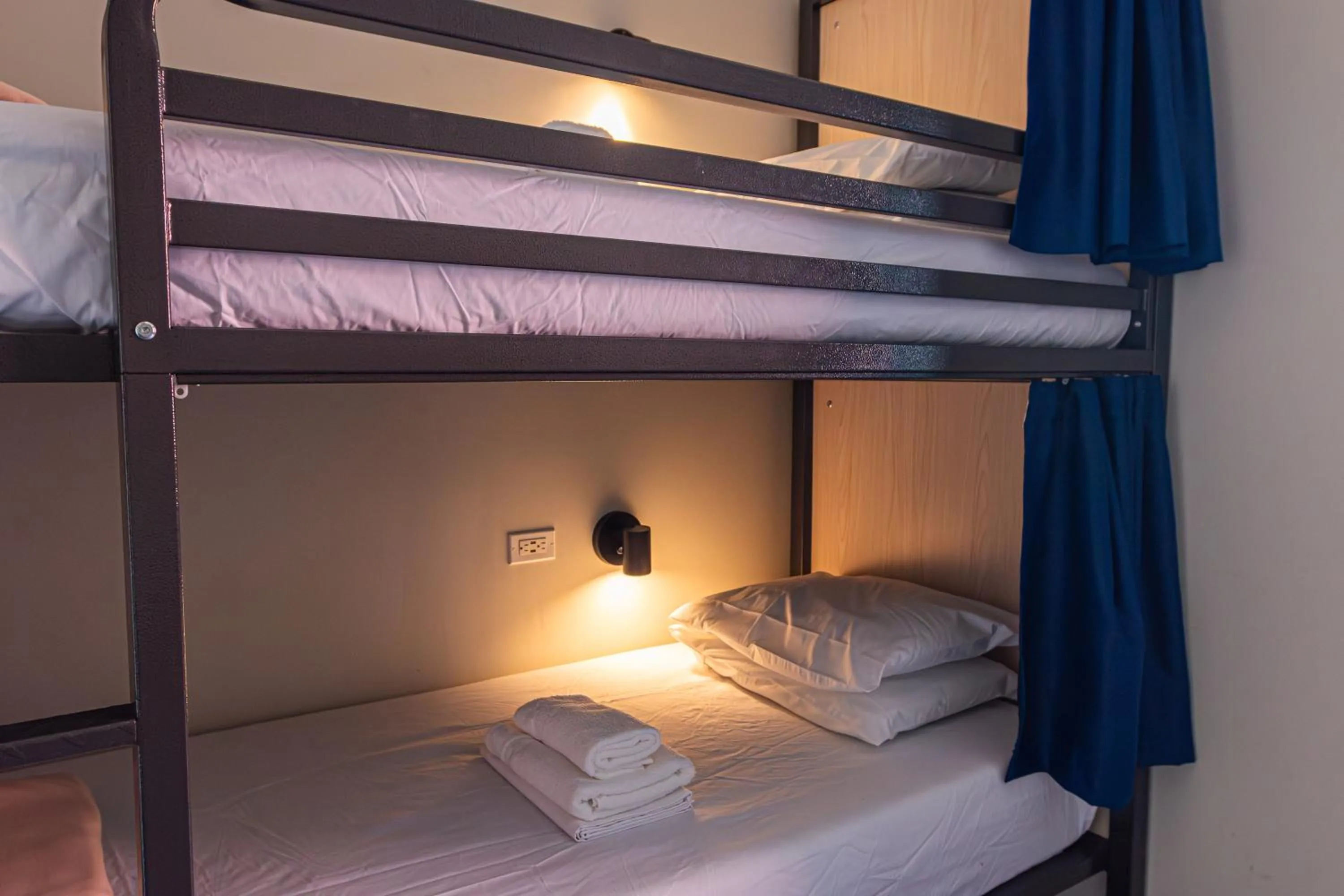 Bed in HI Chicago Hostel