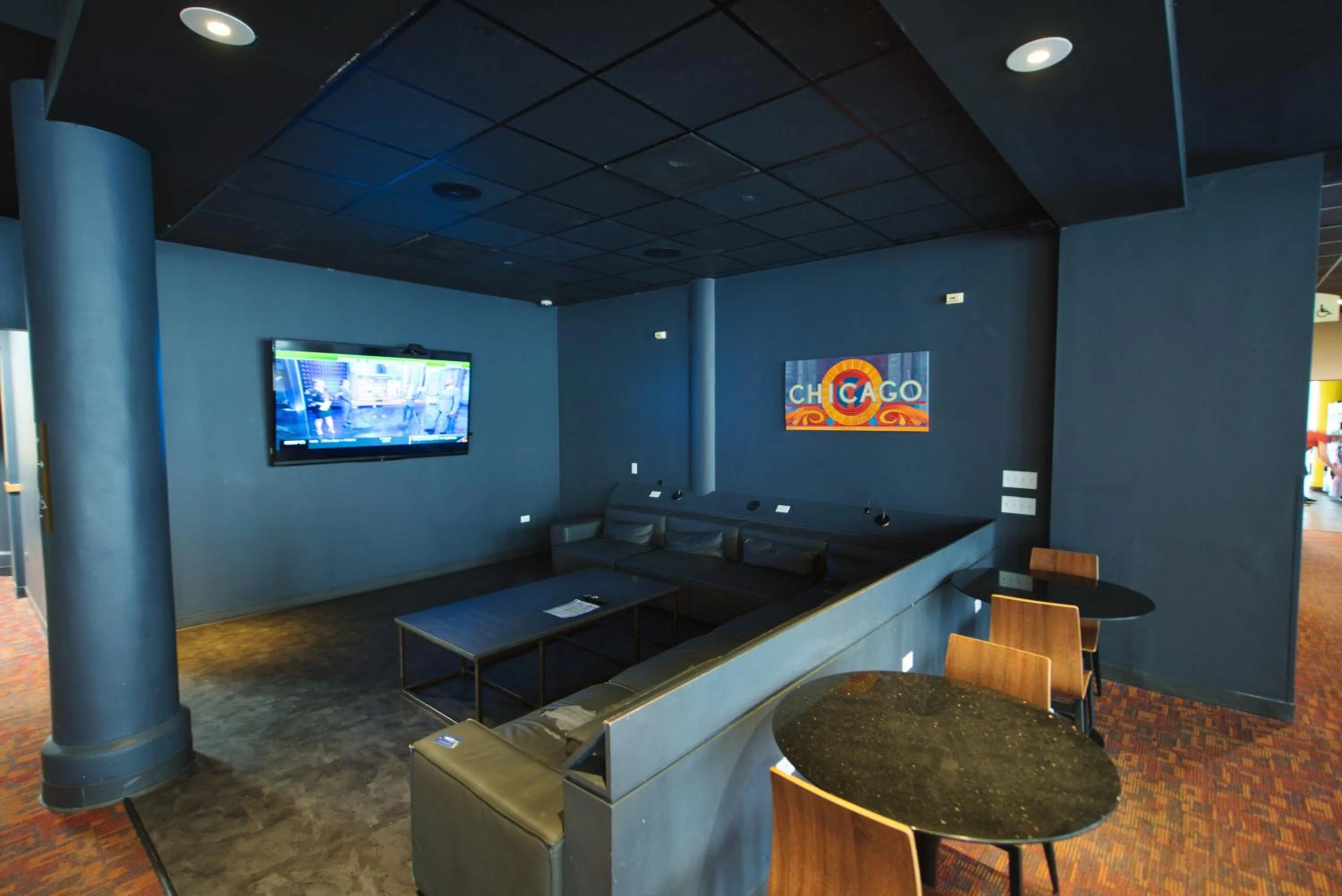 Lounge or bar in HI Chicago Hostel