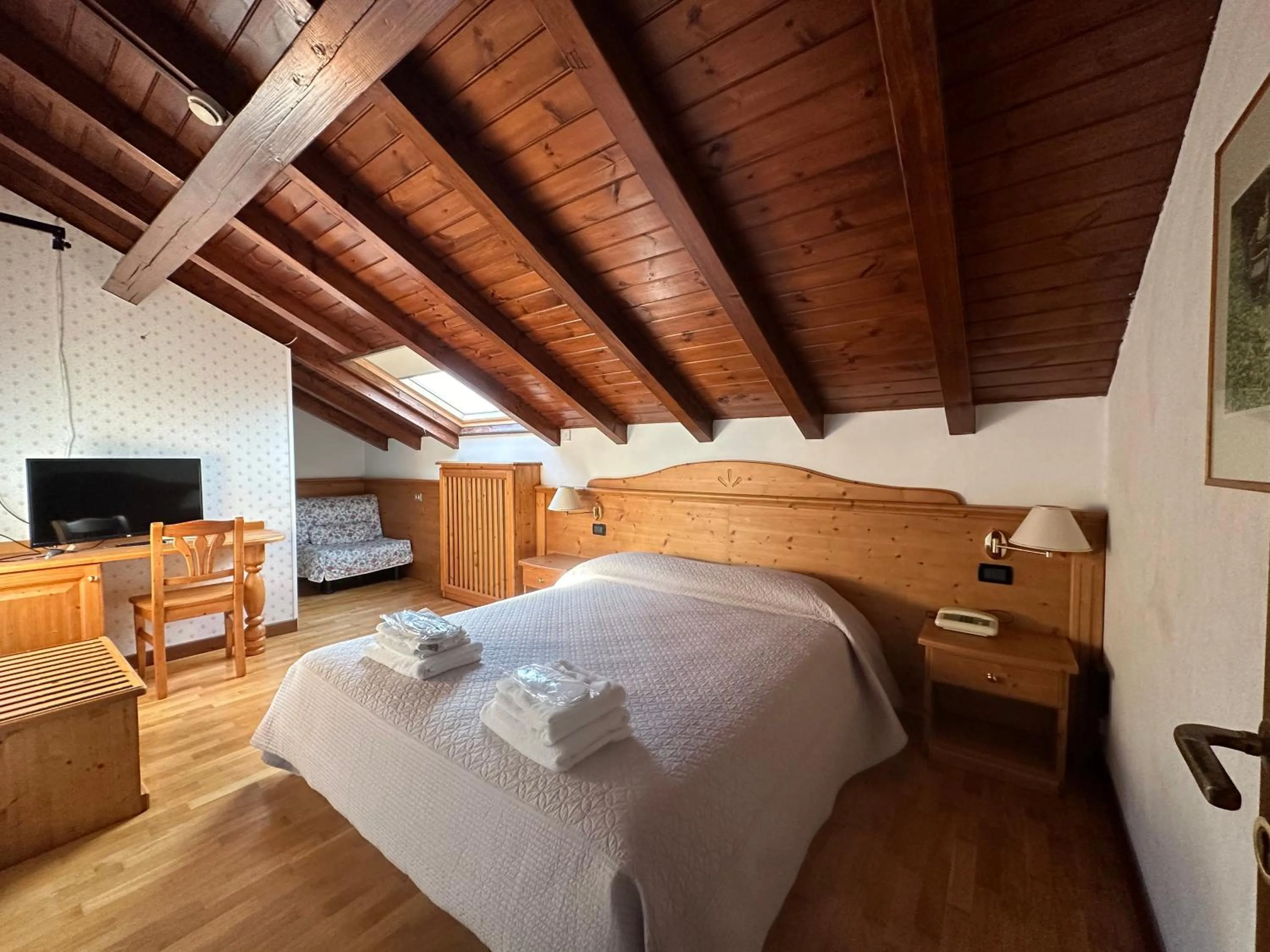 Bed in Hotel Alpi - Foza