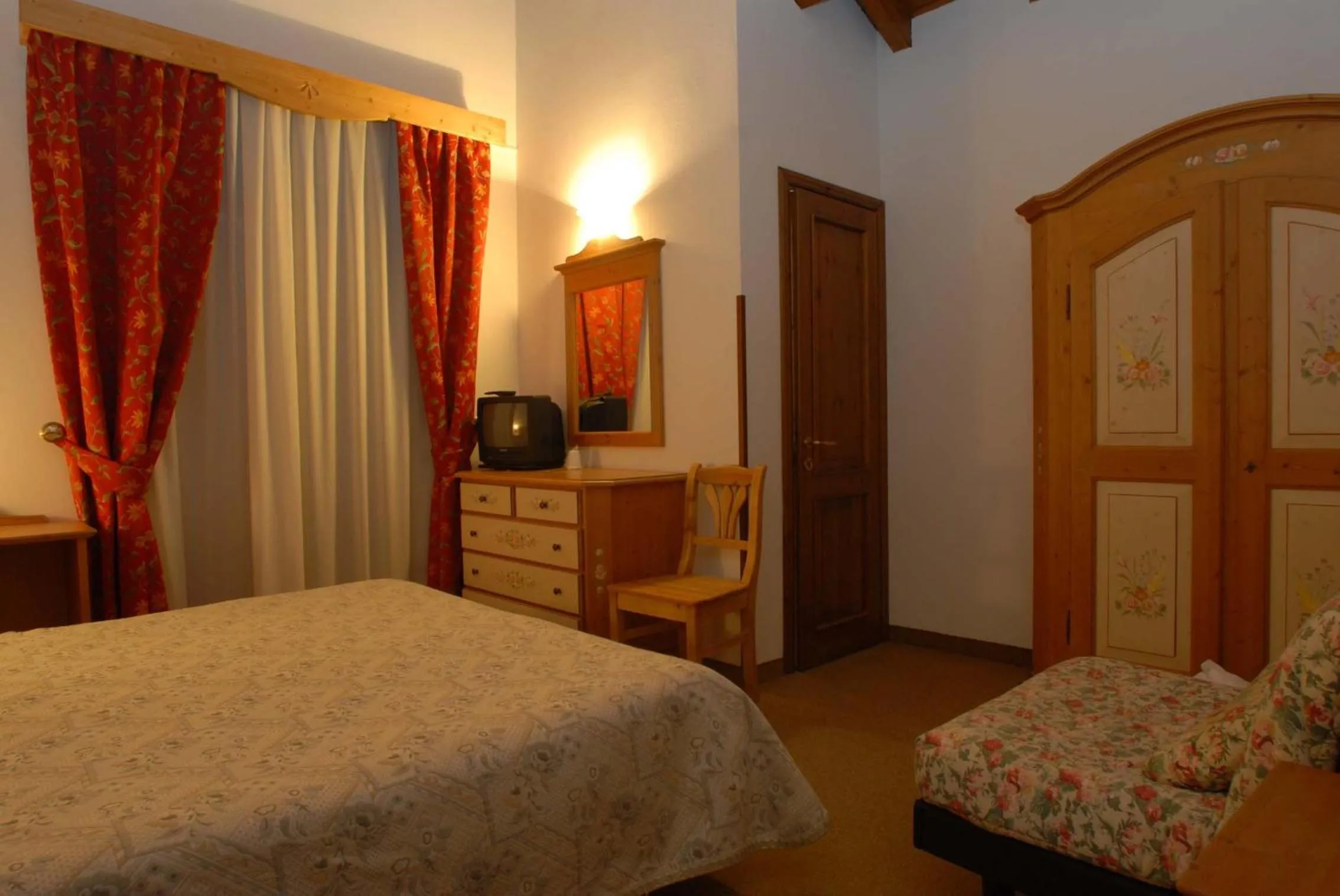 Photo of the whole room, Bed in Hotel Alpi - Foza
