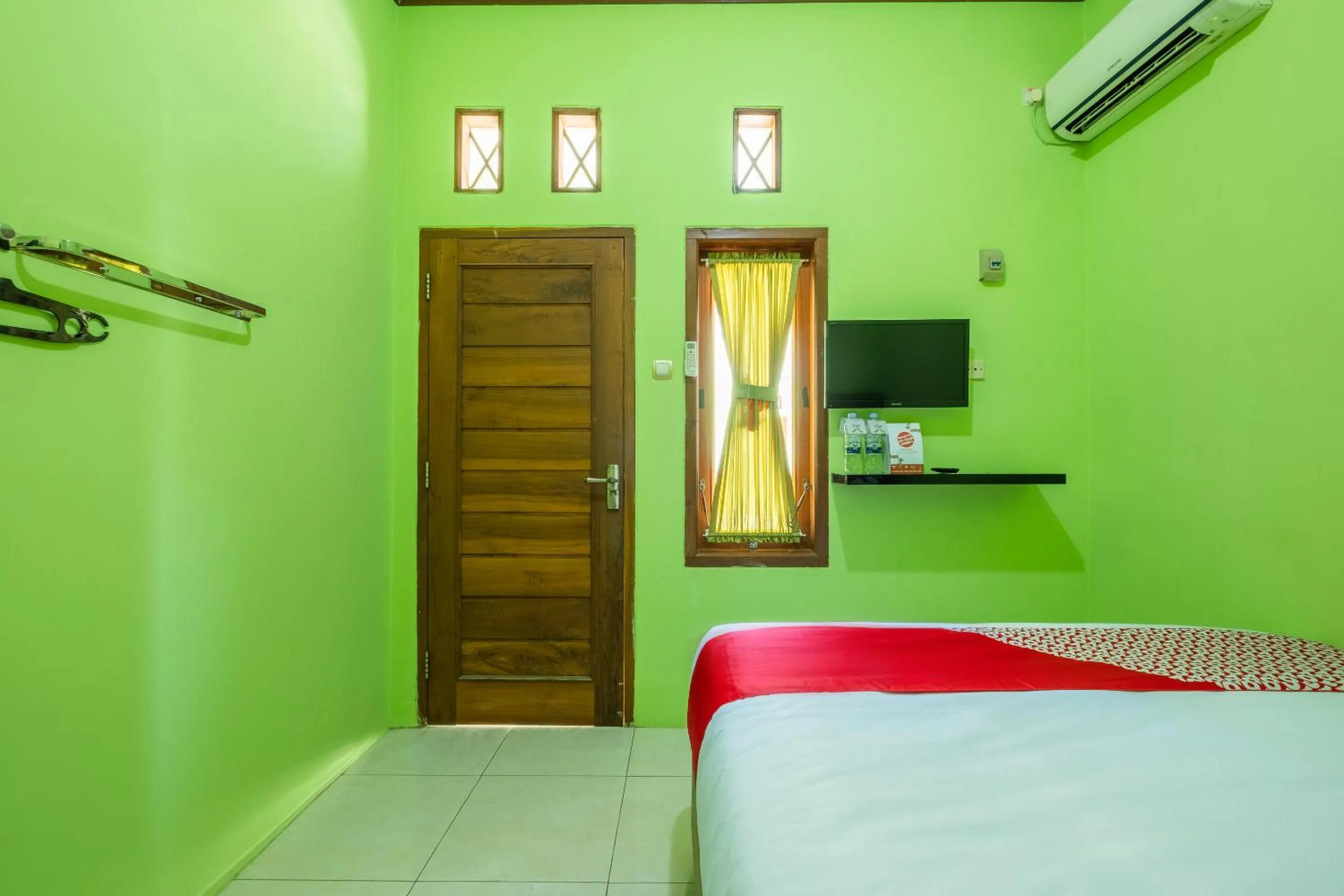 Bedroom in OYO 1399 Cemara Residence Syariah