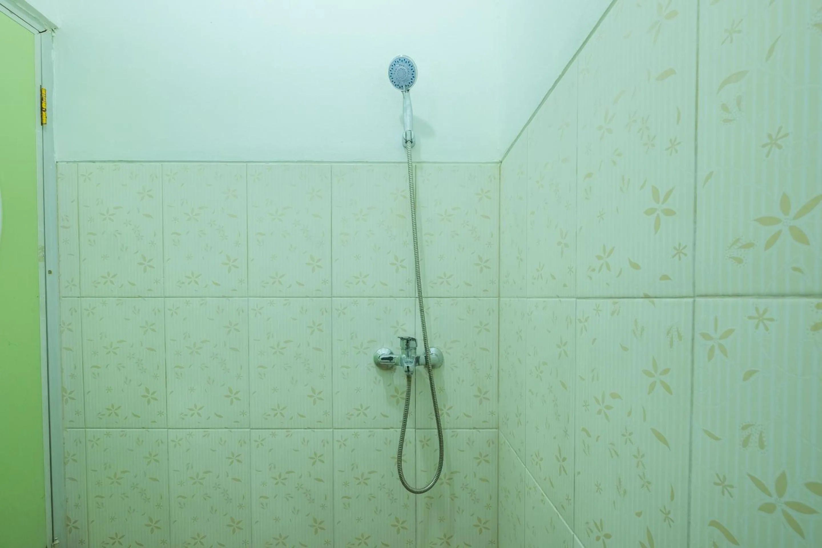 Bathroom in OYO 1399 Cemara Residence Syariah