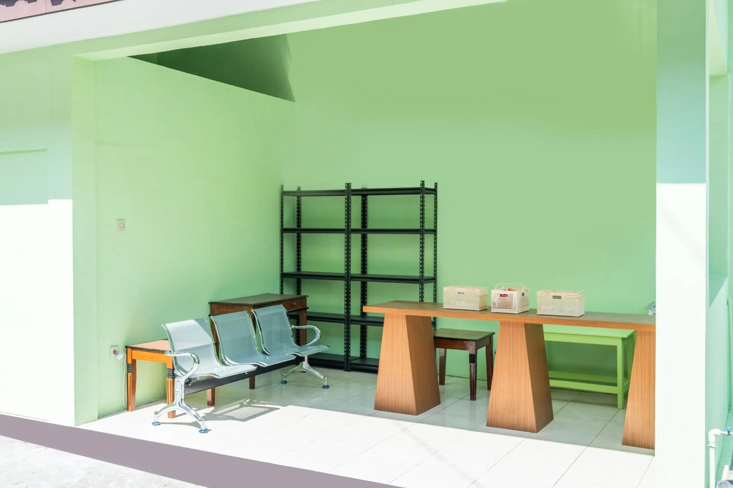 Patio in OYO 1399 Cemara Residence Syariah