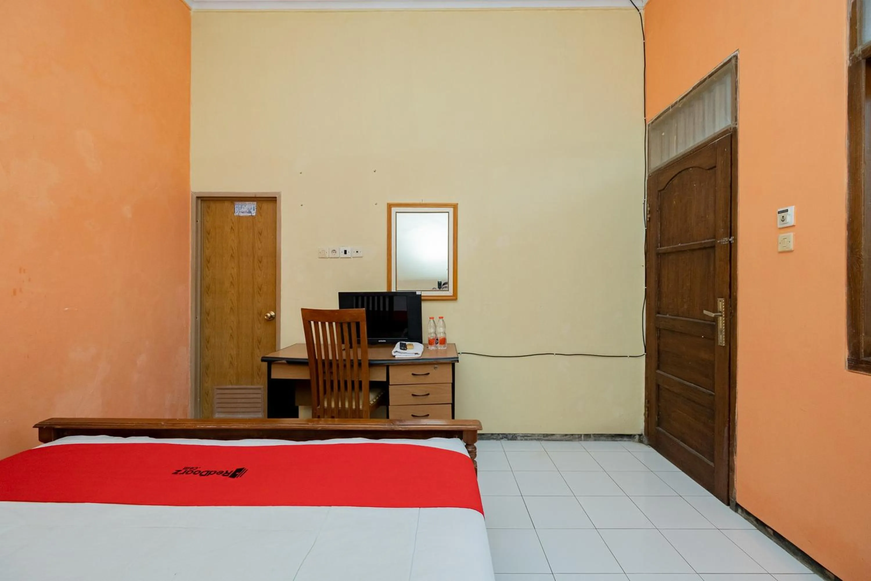 Bed in RedDoorz Syariah at Jalan Sunan Giri Tuban