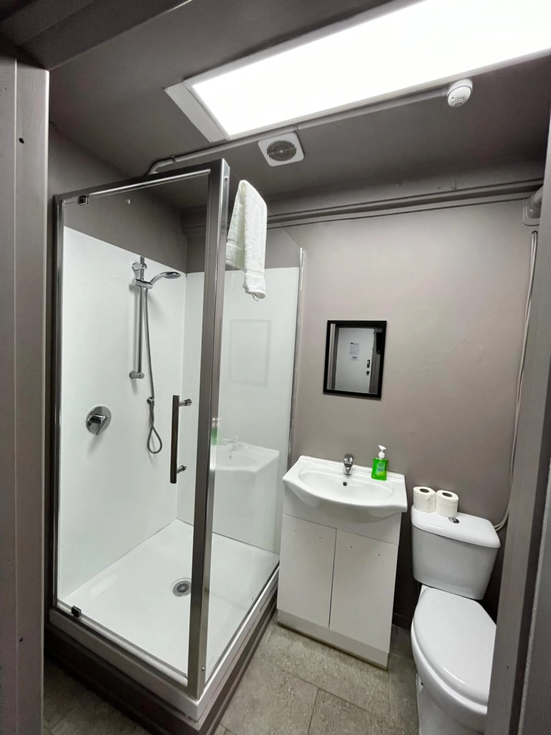 Bathroom in HIT Hostel