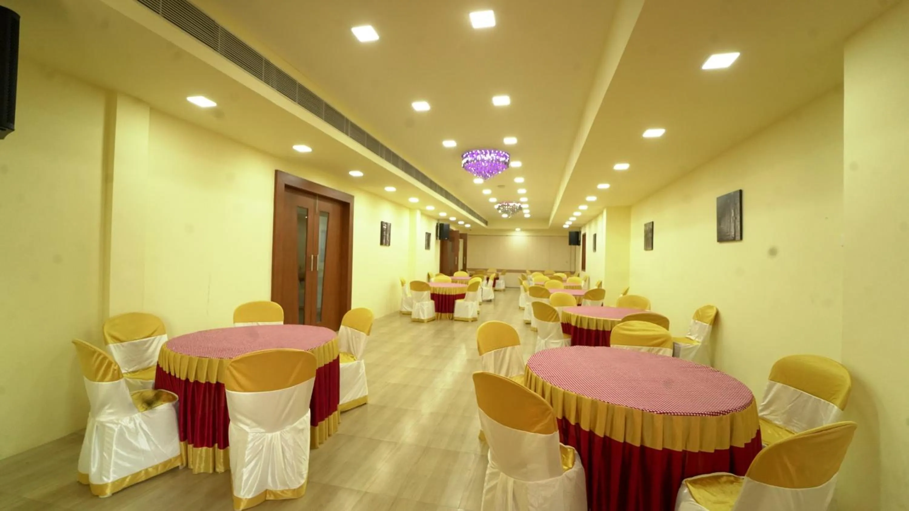 Banquet/Function facilities in Kfour Apartment & Hotels Private Limited