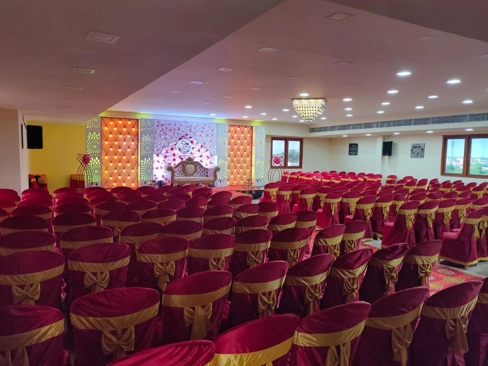 Banquet/Function facilities in Kfour Apartment & Hotels Private Limited