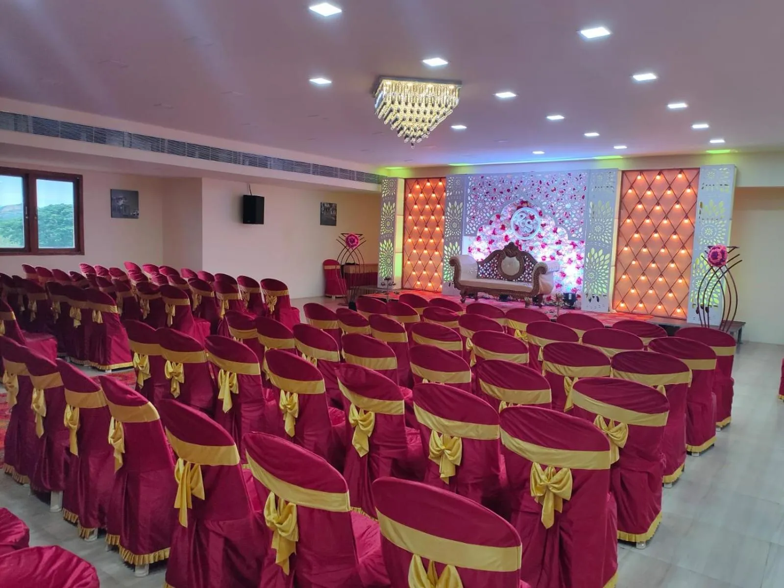 Banquet/Function facilities in Kfour Apartment & Hotels Private Limited