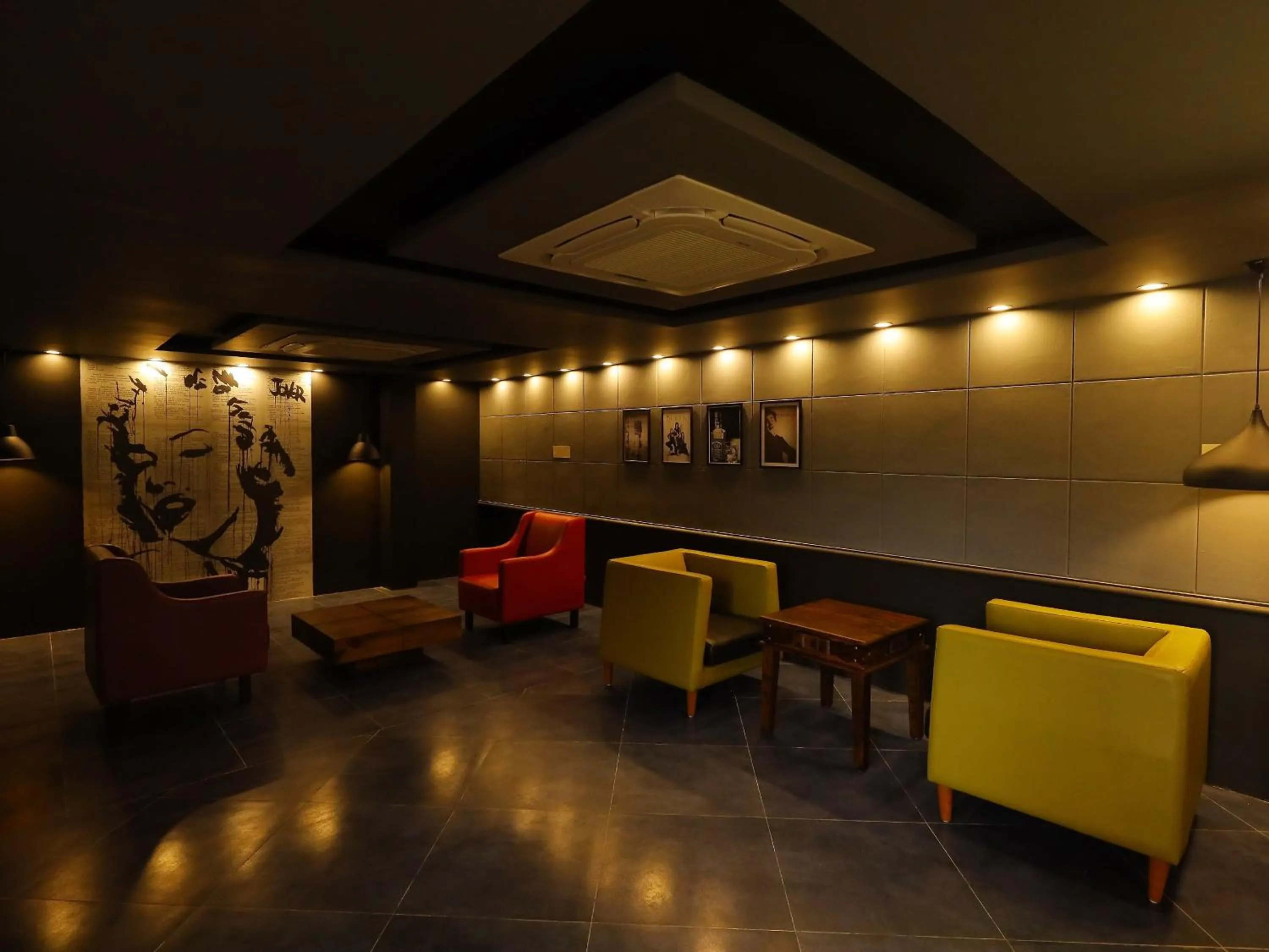 Lounge or bar in Kfour Apartment & Hotels Private Limited