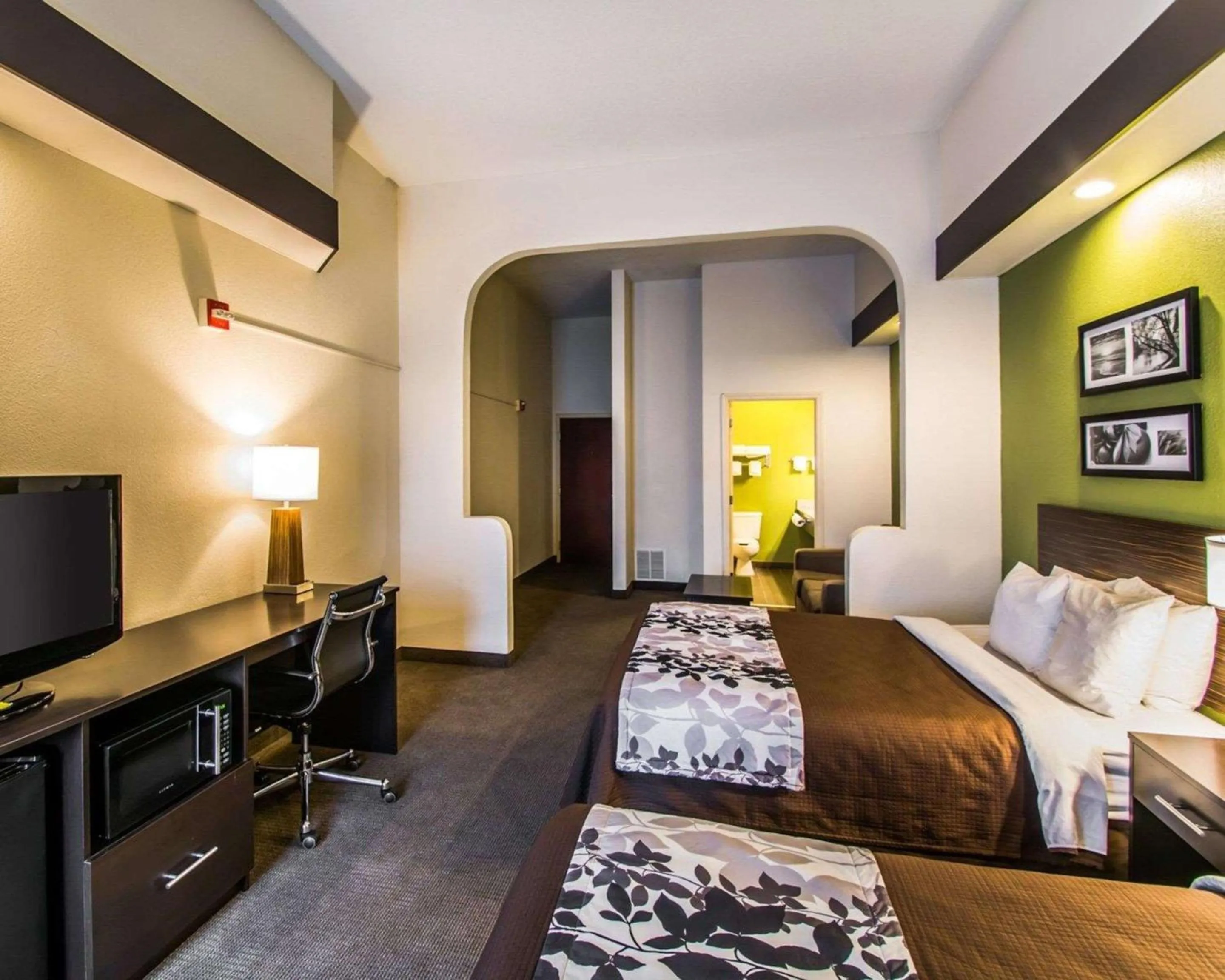 Photo of the whole room, Bed in Sleep Inn & Suites Orlando International Airport