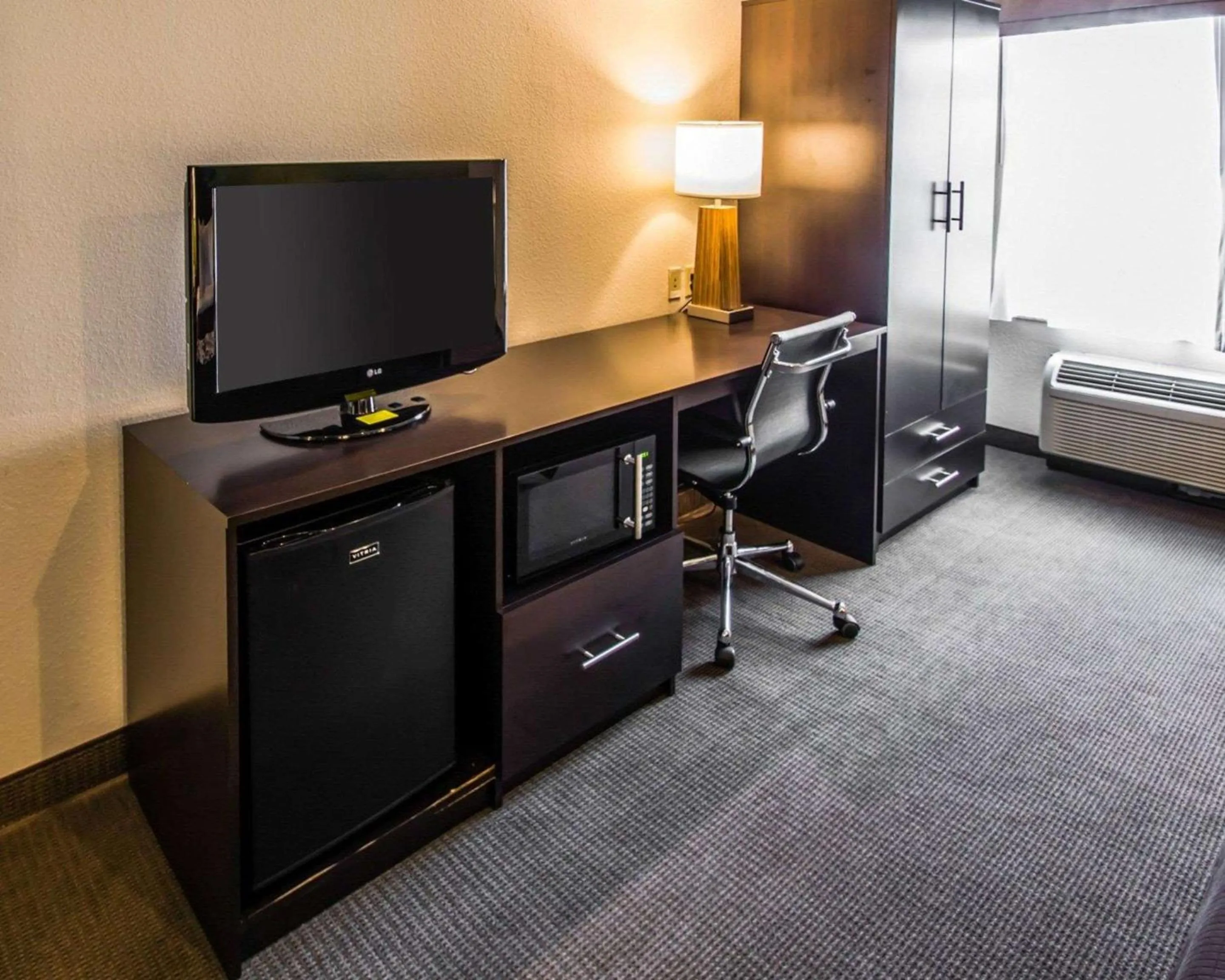 TV and multimedia in Sleep Inn & Suites Orlando International Airport