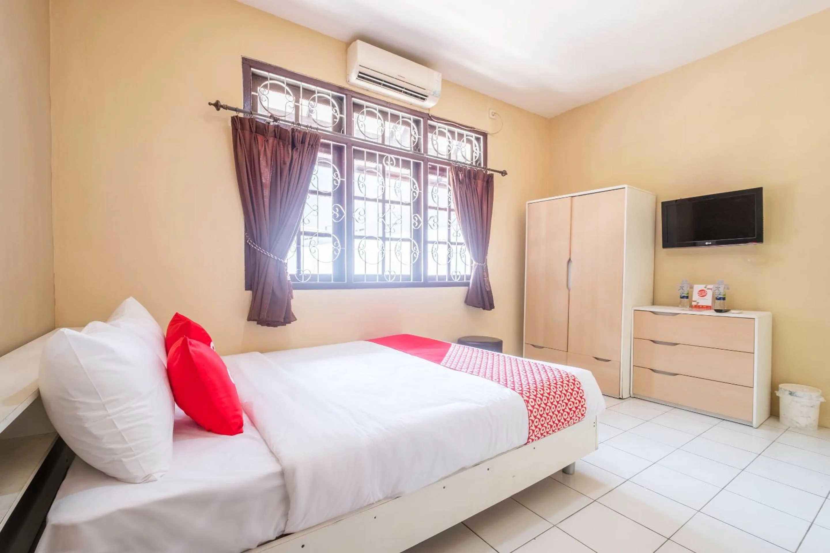 Bedroom in Super OYO 1568 Stasiun Ka Cirebon Guest House