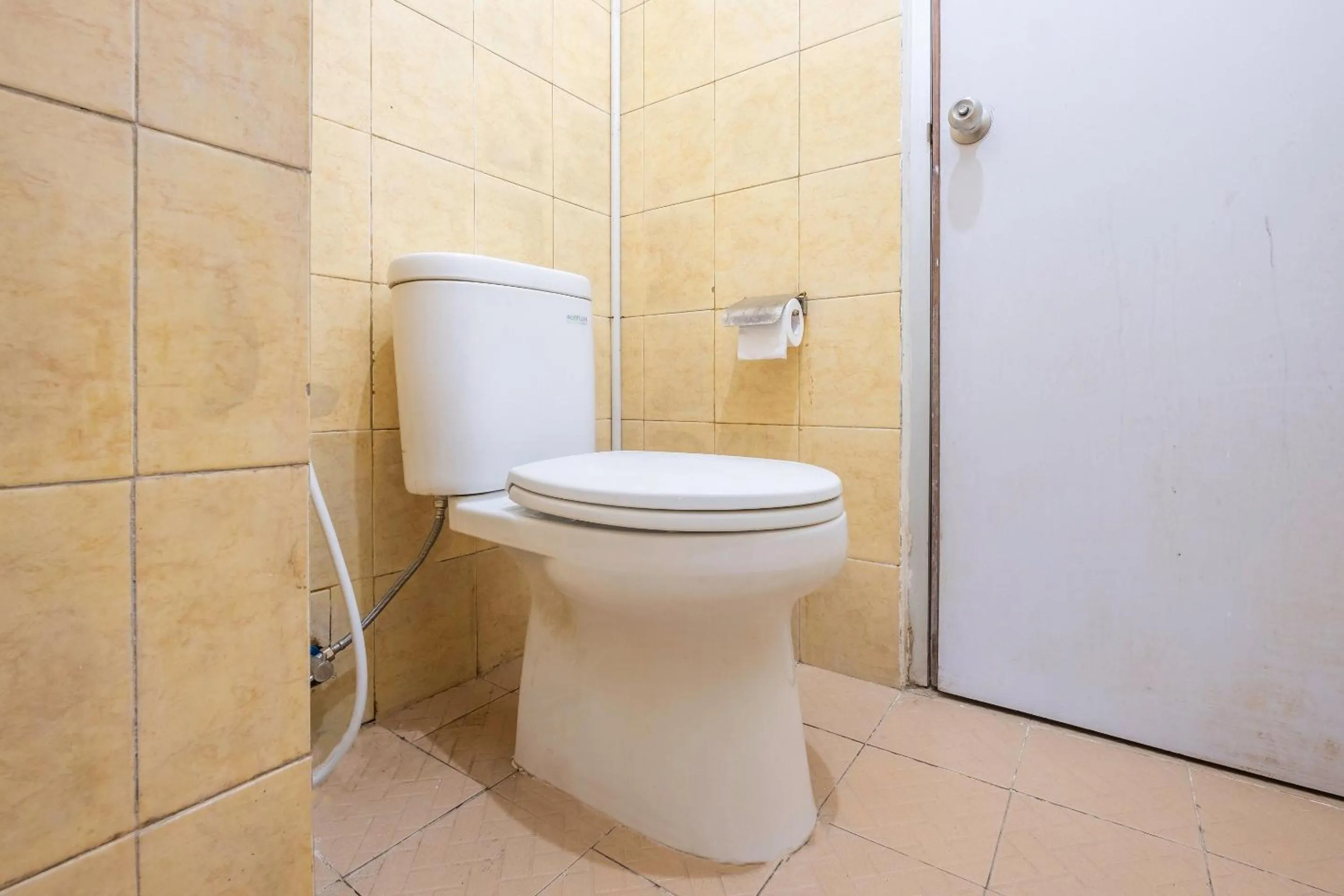 Bathroom in Super OYO 1568 Stasiun Ka Cirebon Guest House