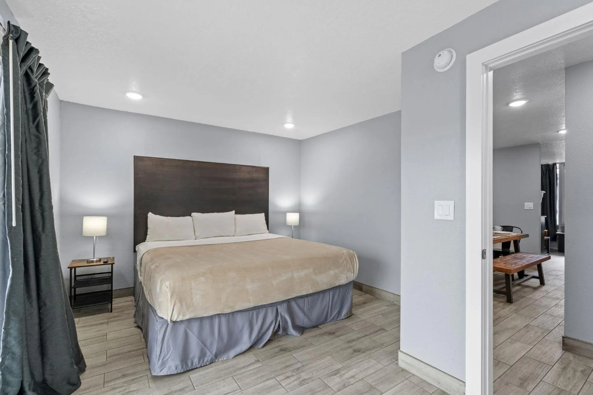 Bedroom, Bed in Celebration Suites