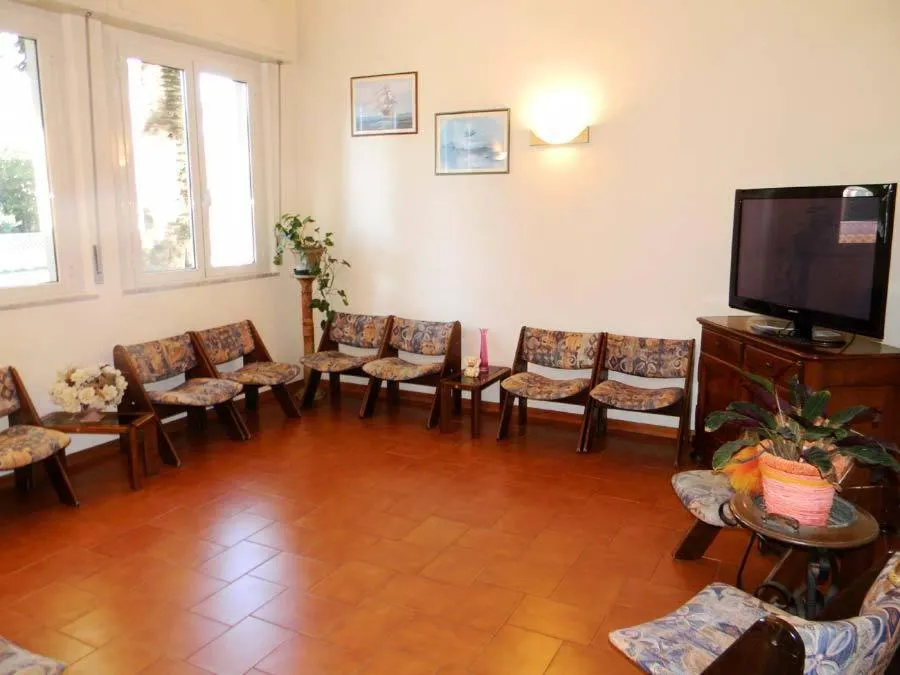 Communal lounge/ TV room in Hotel Parma Mare