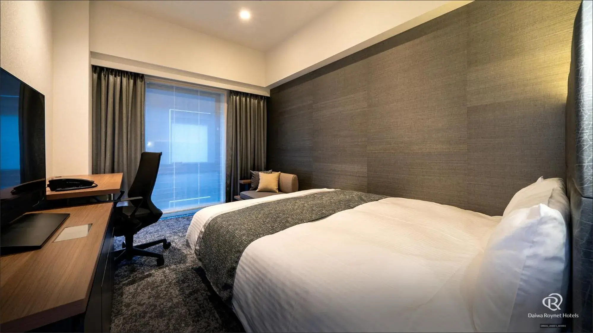 Superior Double Room - single occupancy - Smoking in Daiwa Roynet Hotel Tokyo Kyobashi PREMIER Superior Double Room - single occupancy - Smoking in Daiwa Roynet Hotel Tokyo Kyobashi PREMIER