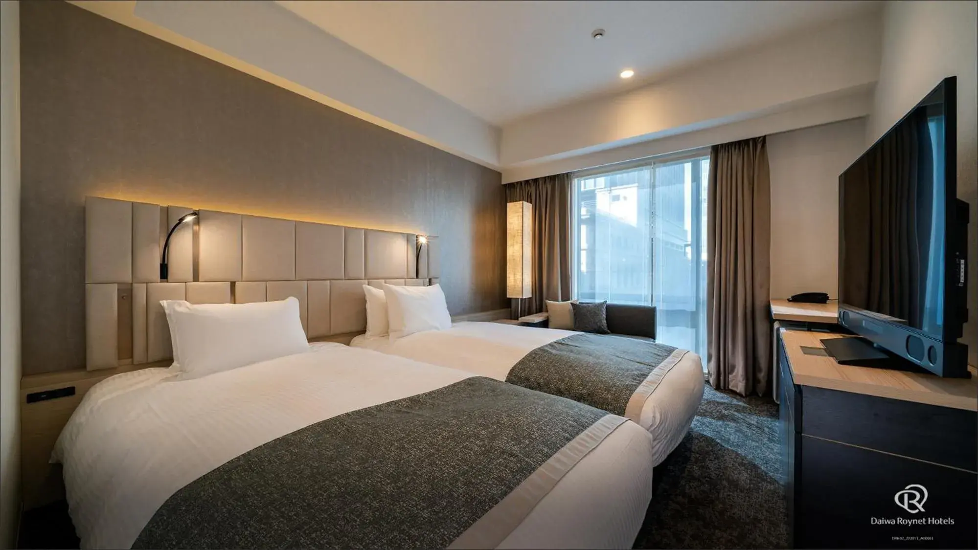 Standard Twin Room - single occupancy - Smoking in Daiwa Roynet Hotel Tokyo Kyobashi PREMIER Standard Twin Room - single occupancy - Smoking in Daiwa Roynet Hotel Tokyo Kyobashi PREMIER