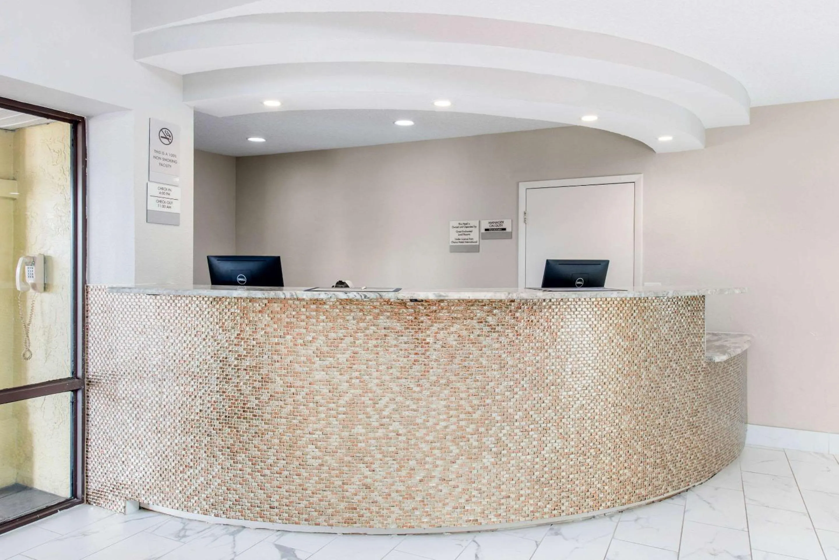 Lobby or reception in Clarion Inn & Suites Kissimmee-Lake Buena Vista South