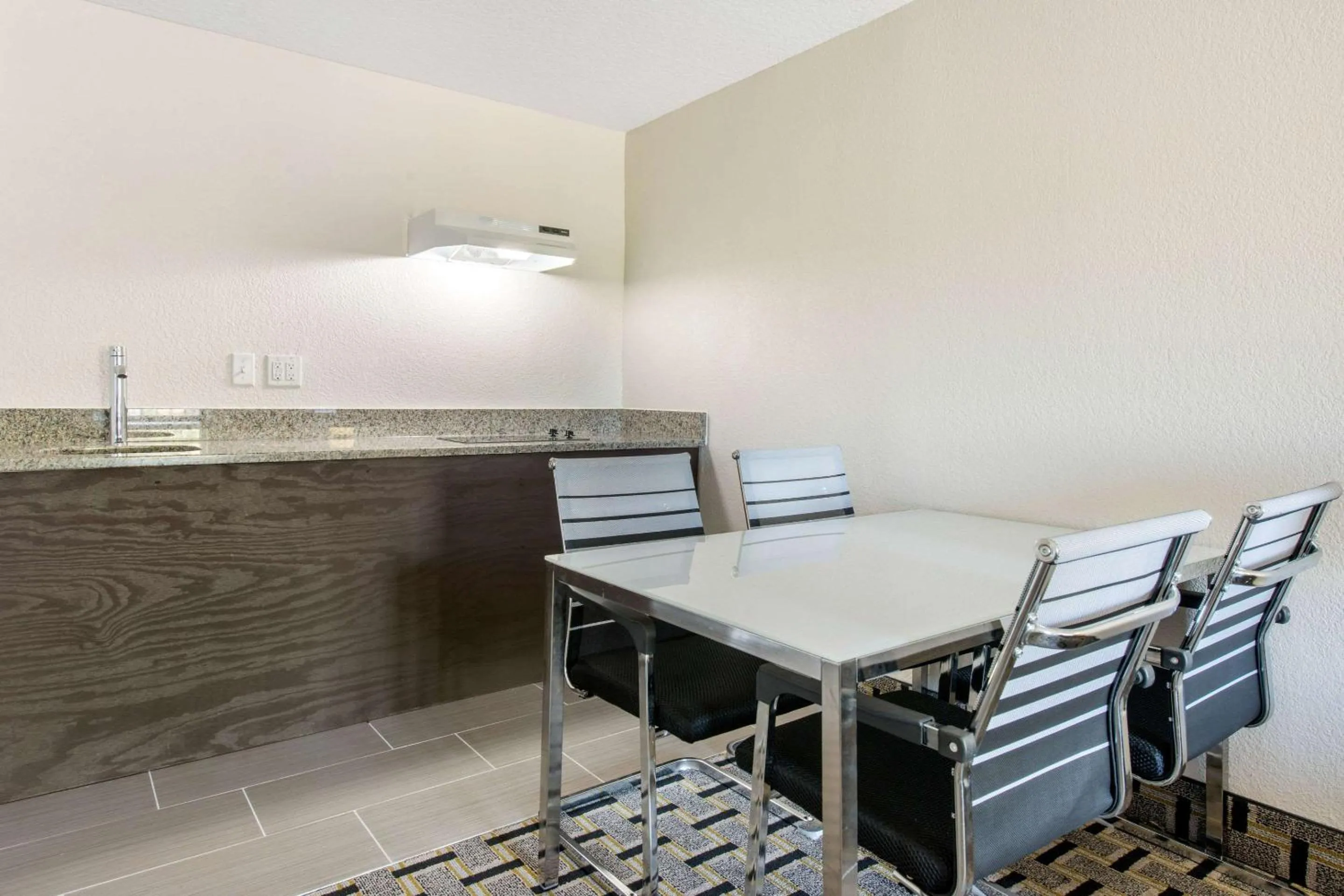 Photo of the whole room in Clarion Inn & Suites Kissimmee-Lake Buena Vista South