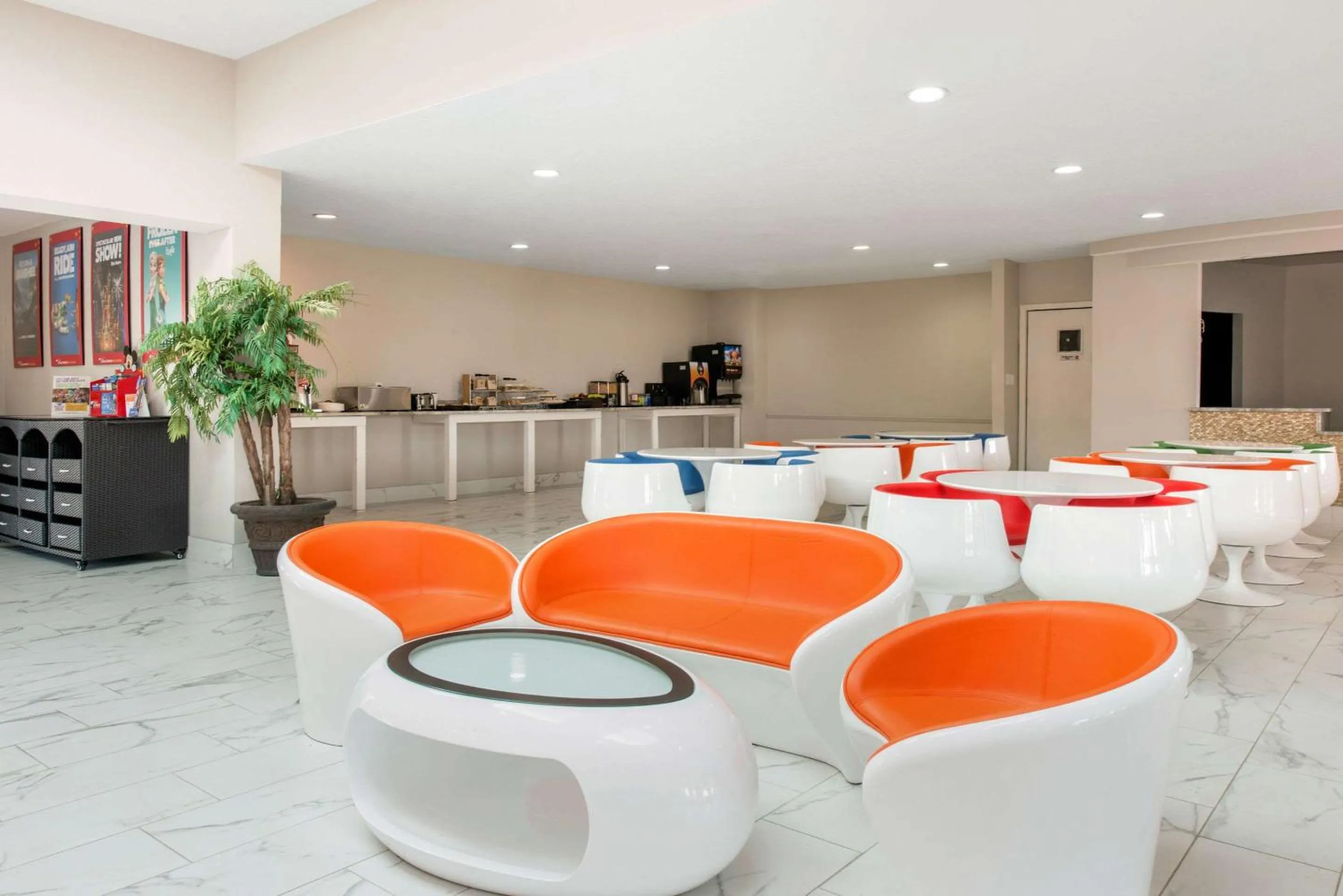 Lobby or reception in Clarion Inn & Suites Kissimmee-Lake Buena Vista South