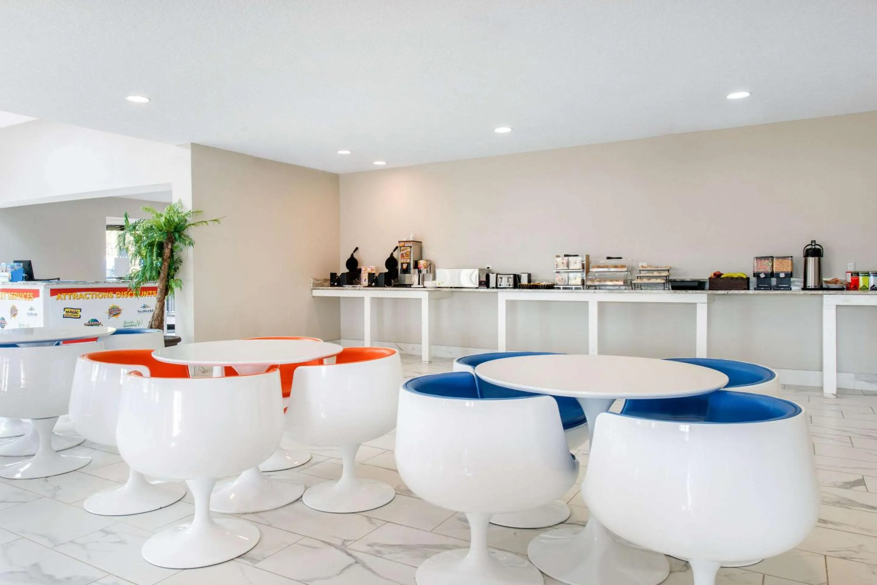 Restaurant/places to eat in Clarion Inn & Suites Kissimmee-Lake Buena Vista South