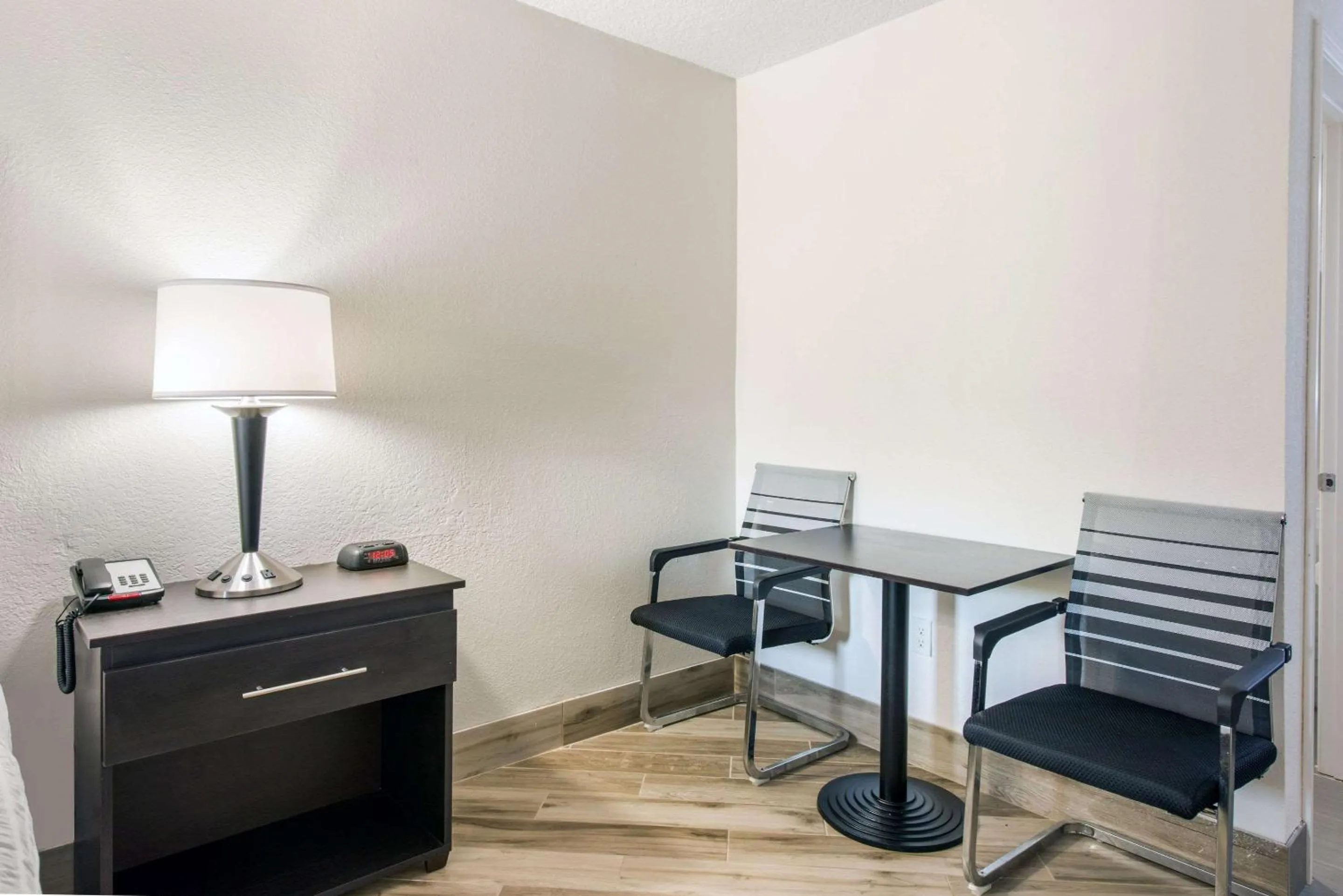 Photo of the whole room in Clarion Inn & Suites Kissimmee-Lake Buena Vista South