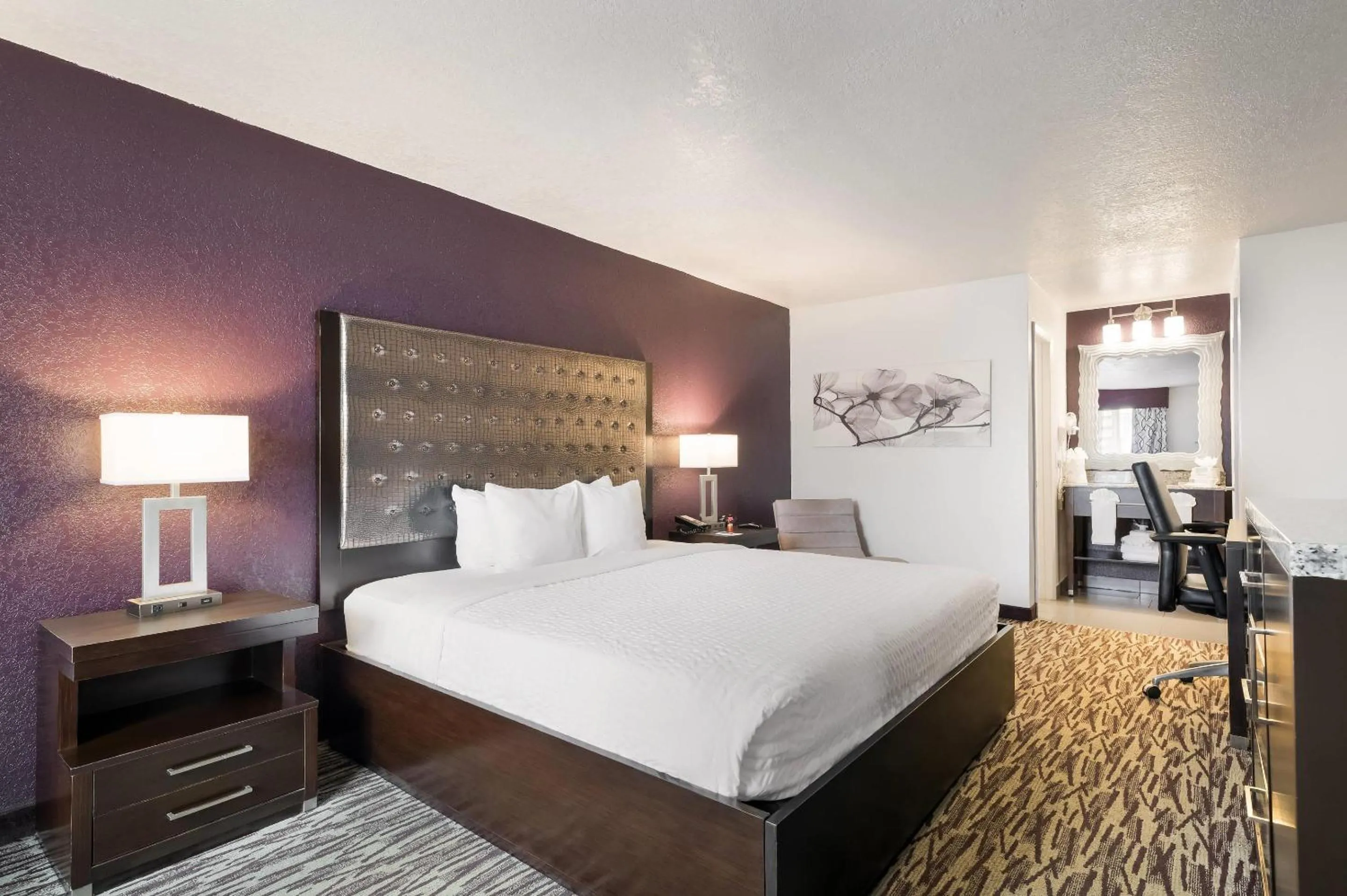 Bedroom, Bed in Clarion Inn & Suites Across From Universal Orlando Resort
