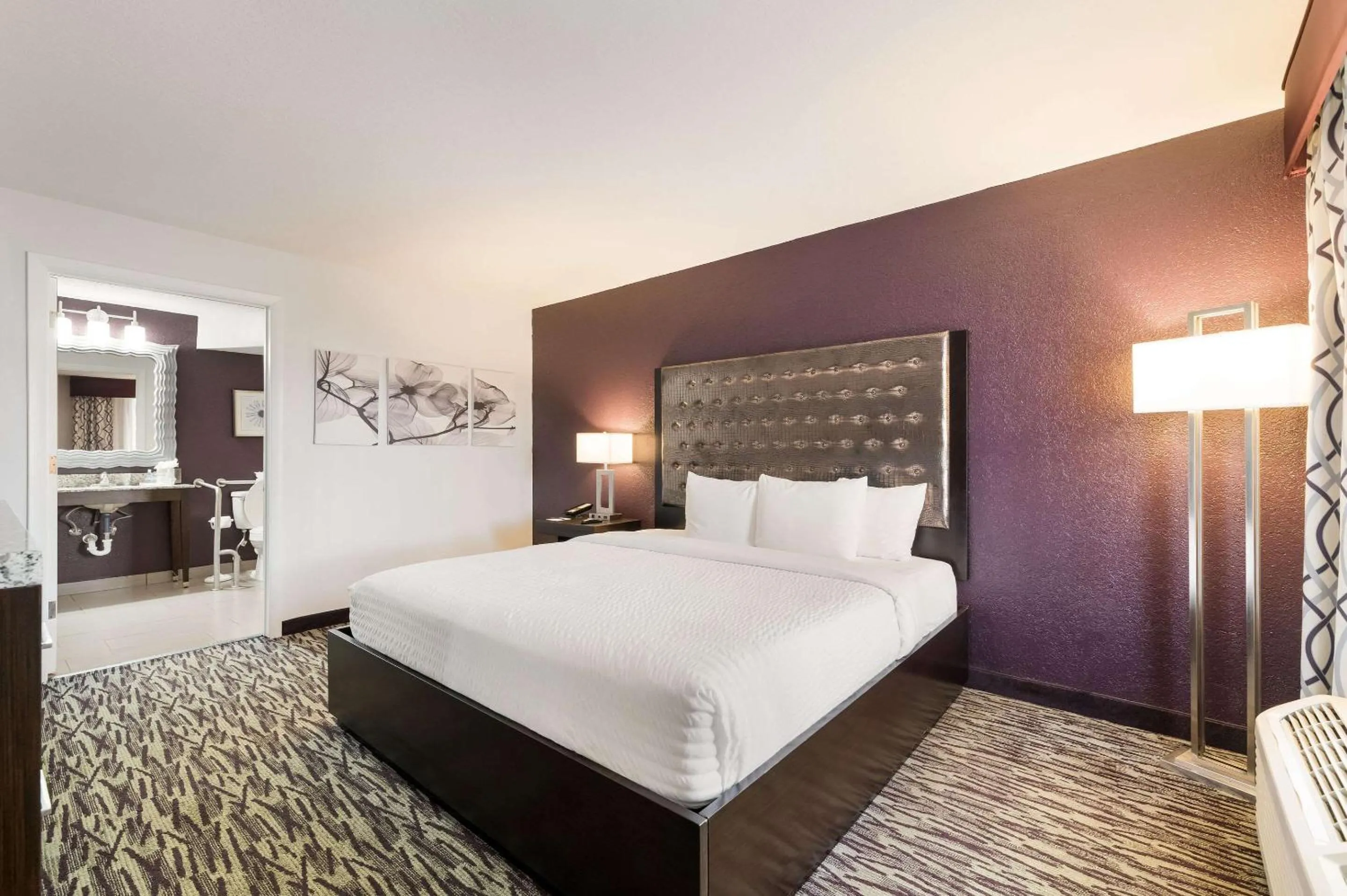Bedroom, Bed in Clarion Inn & Suites Across From Universal Orlando Resort